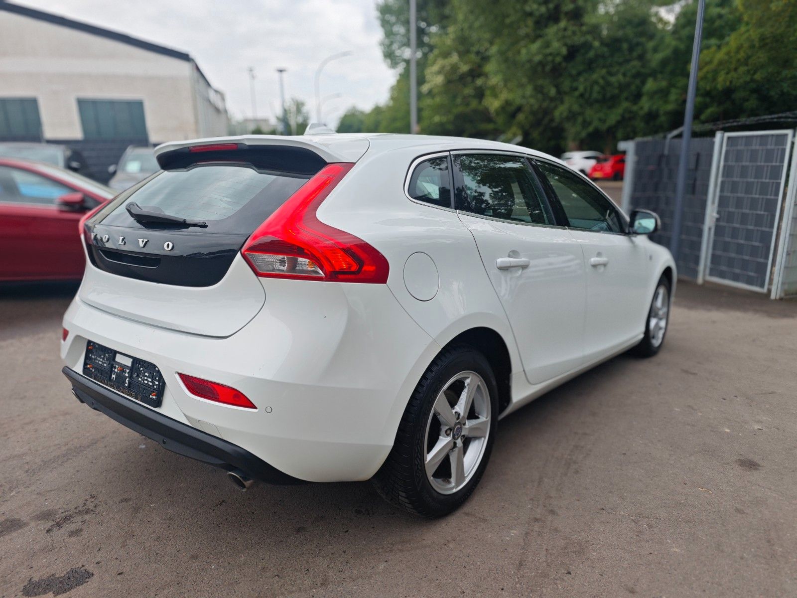 Fahrzeugabbildung Volvo V40 OCEAN RACE *PANO*NAVI*LEDER*SHZ*