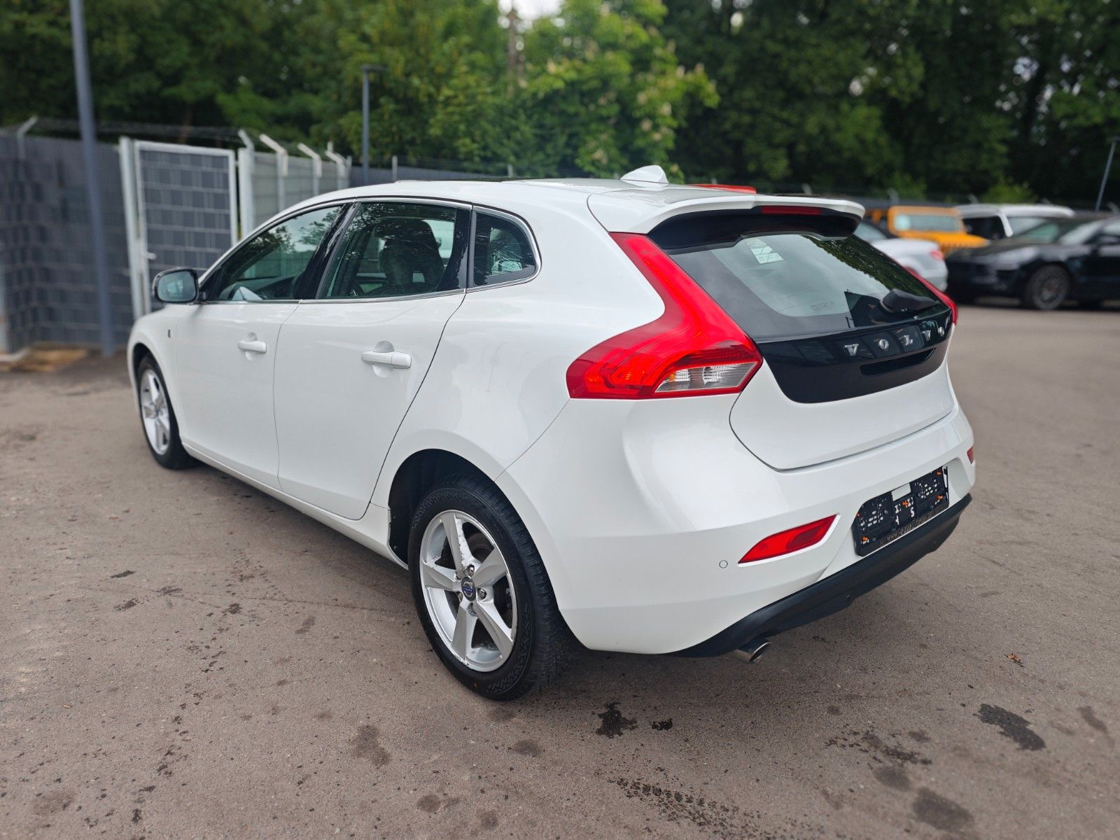 Fahrzeugabbildung Volvo V40 OCEAN RACE *PANO*NAVI*LEDER*SHZ*
