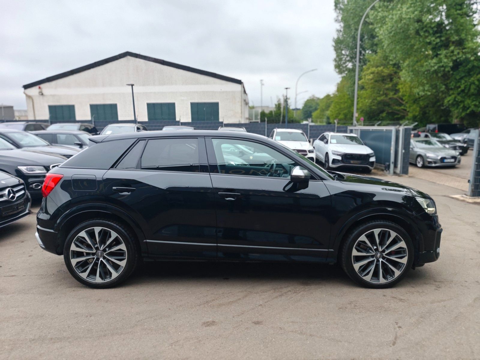 Fahrzeugabbildung Audi SQ2 2.0 TFSI QUATTRO BLACK LINE *AUT*NAVI*LED*