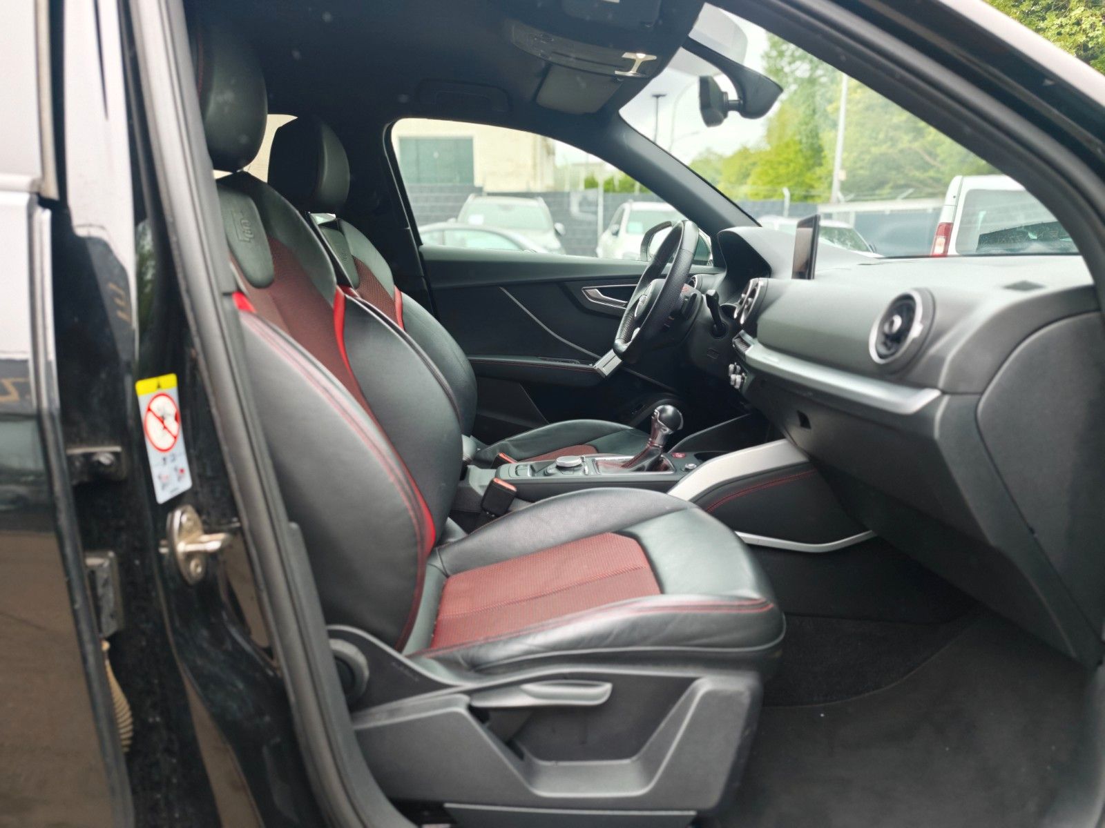 Fahrzeugabbildung Audi SQ2 2.0 TFSI QUATTRO BLACK LINE *AUT*NAVI*LED*