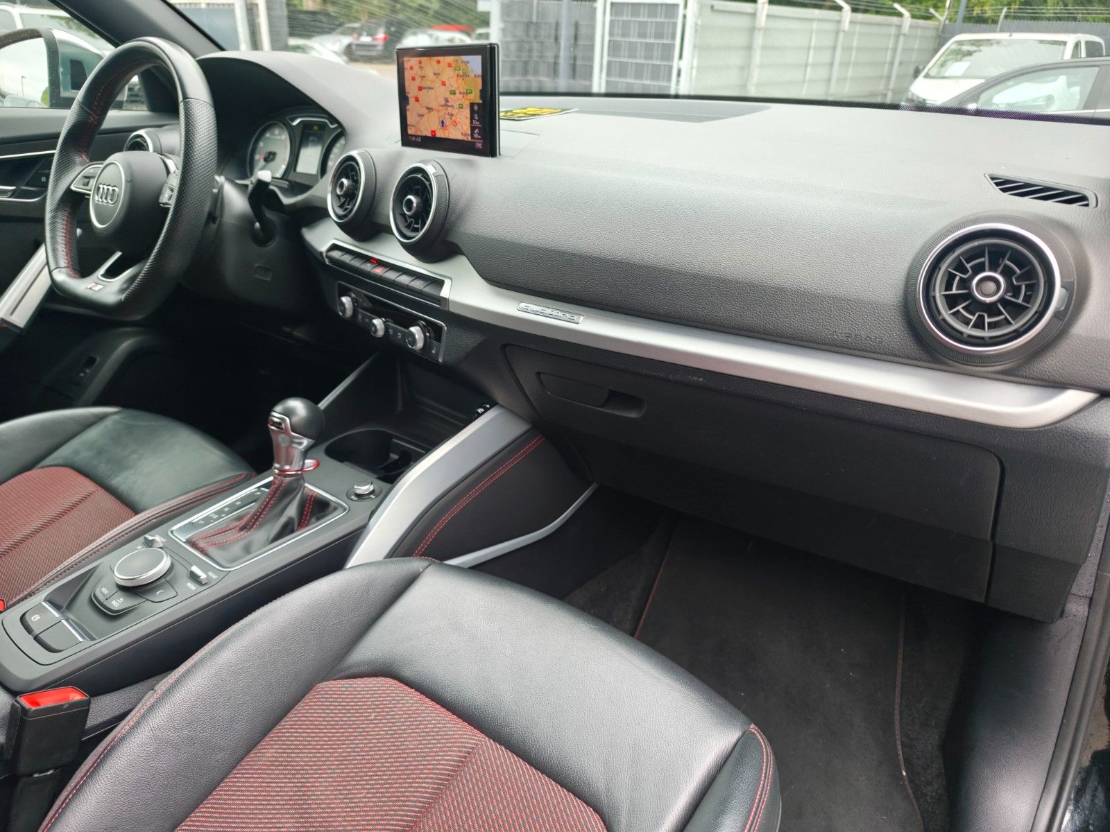 Fahrzeugabbildung Audi SQ2 2.0 TFSI QUATTRO BLACK LINE *AUT*NAVI*LED*