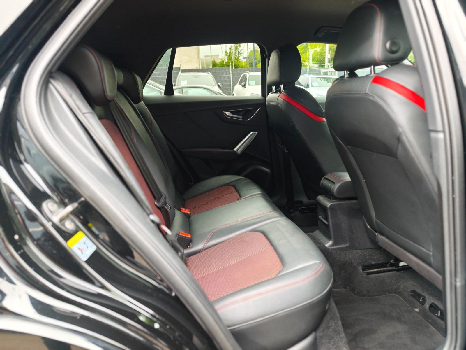 Fahrzeugabbildung Audi SQ2 2.0 TFSI QUATTRO BLACK LINE *AUT*NAVI*LED*