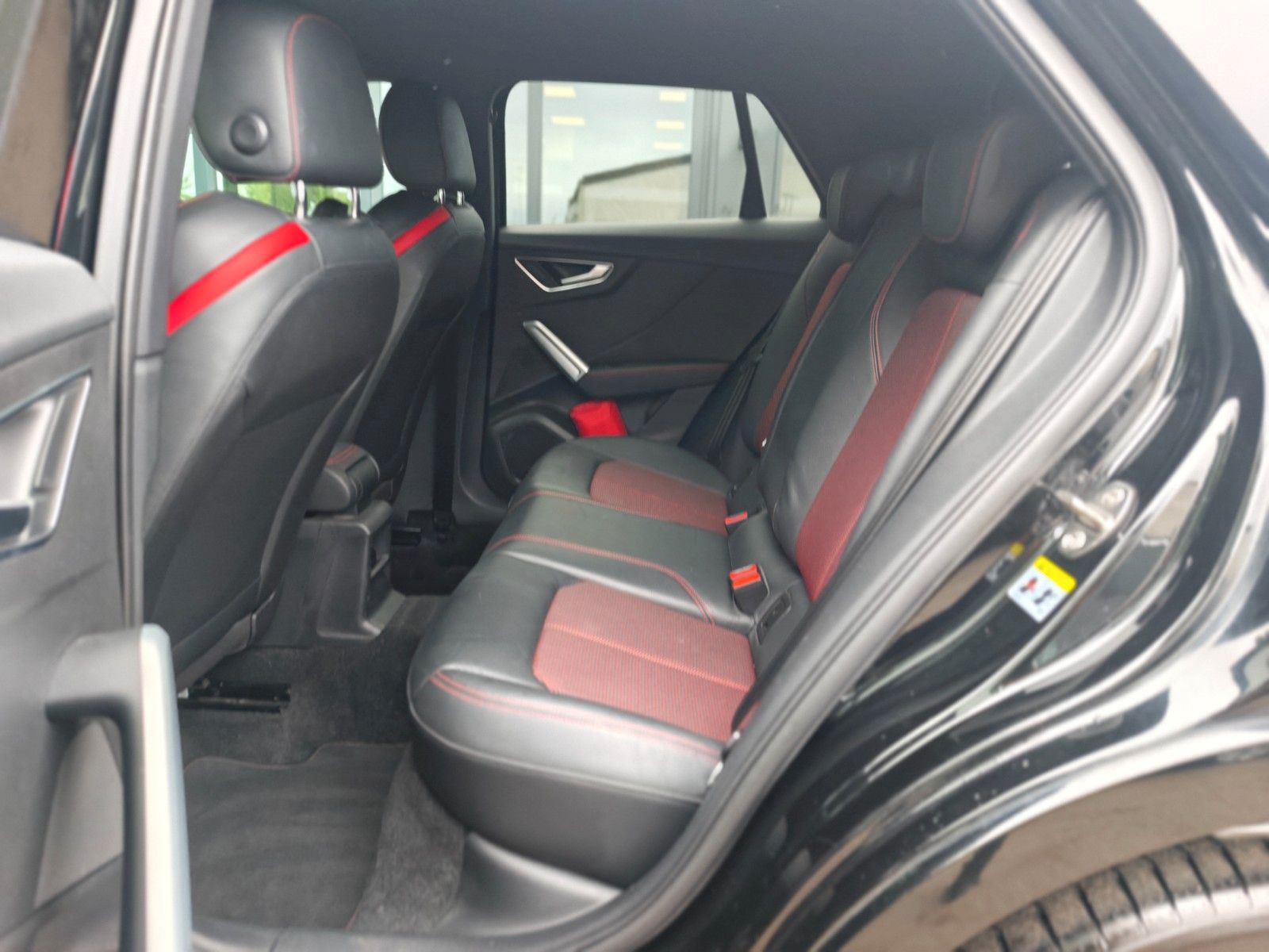 Fahrzeugabbildung Audi SQ2 2.0 TFSI QUATTRO BLACK LINE *AUT*NAVI*LED*