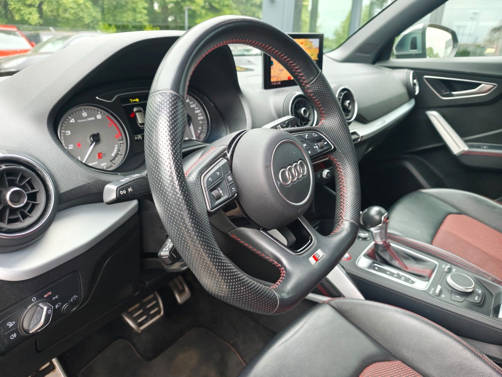 Fahrzeugabbildung Audi SQ2 2.0 TFSI QUATTRO BLACK LINE *AUT*NAVI*LED*
