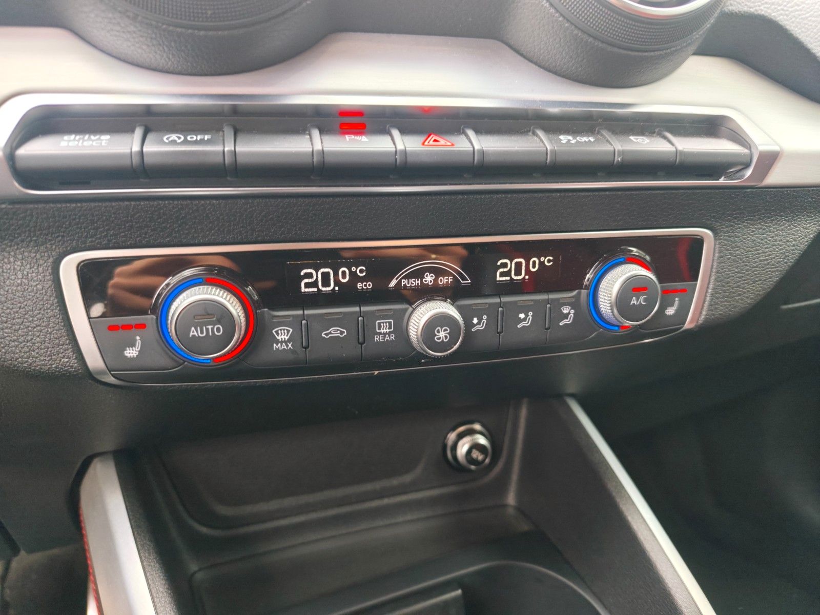 Fahrzeugabbildung Audi SQ2 2.0 TFSI QUATTRO BLACK LINE *AUT*NAVI*LED*