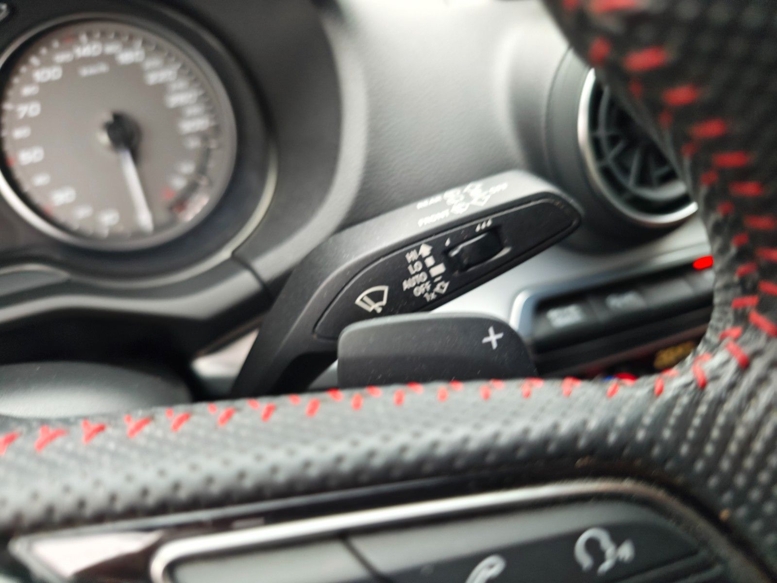 Fahrzeugabbildung Audi SQ2 2.0 TFSI QUATTRO BLACK LINE *AUT*NAVI*LED*