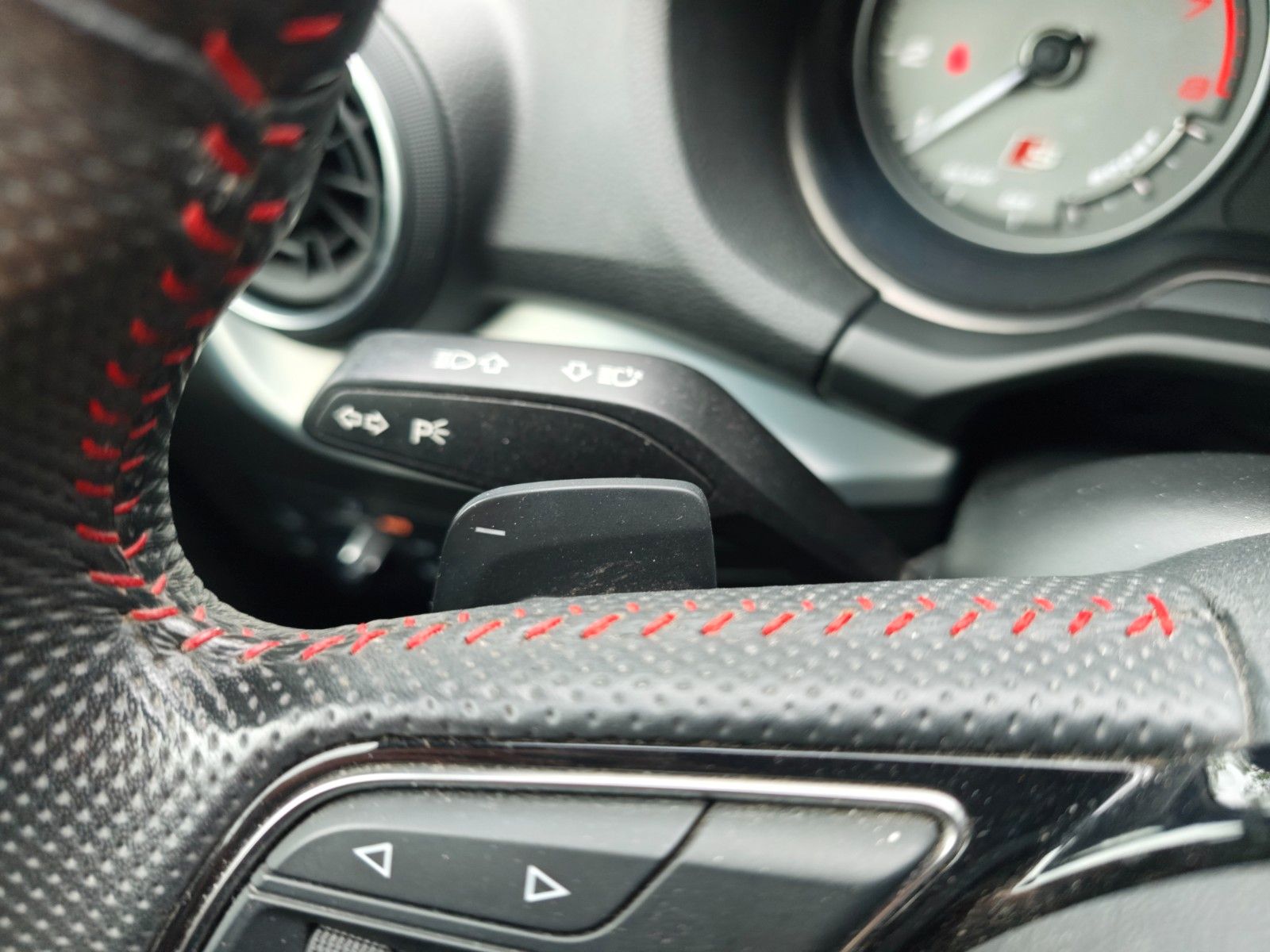 Fahrzeugabbildung Audi SQ2 2.0 TFSI QUATTRO BLACK LINE *AUT*NAVI*LED*