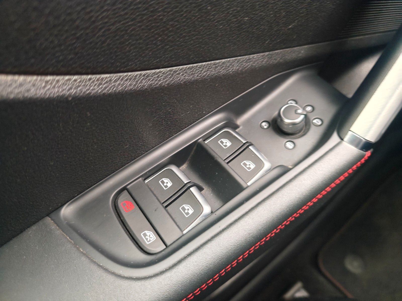 Fahrzeugabbildung Audi SQ2 2.0 TFSI QUATTRO BLACK LINE *AUT*NAVI*LED*