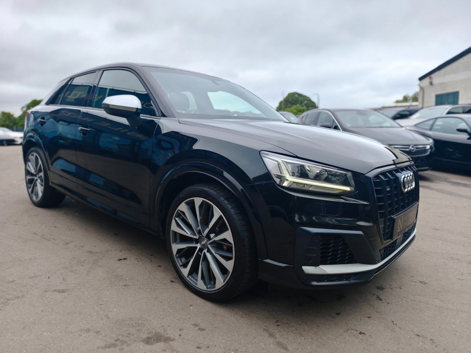 Fahrzeugabbildung Audi SQ2 2.0 TFSI QUATTRO BLACK LINE *AUT*NAVI*LED*