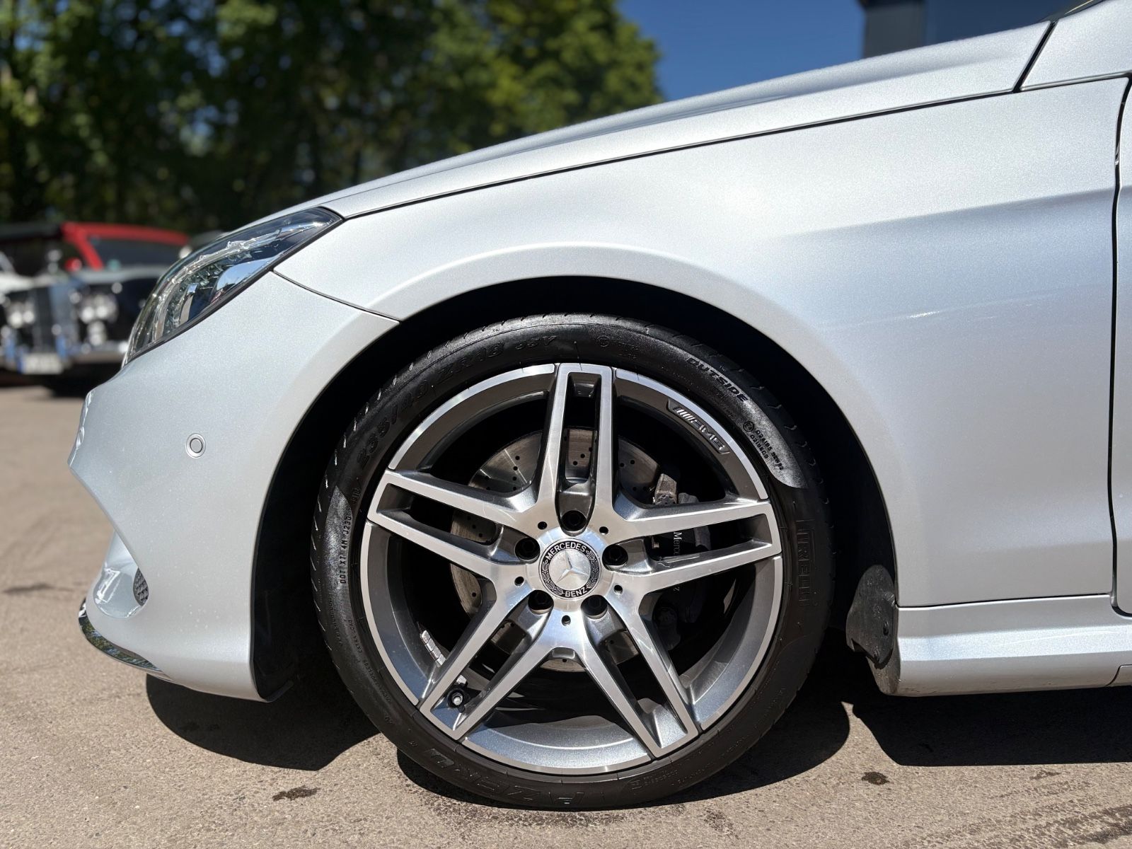 Fahrzeugabbildung Mercedes-Benz E 350 CABRIO BLUETEC / D *AMG-LINE*SHZ*NAVI*