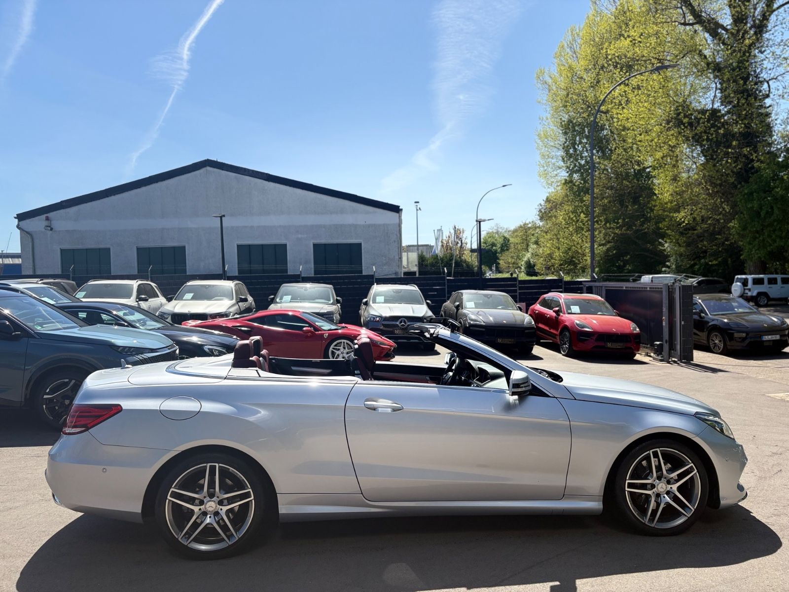 Fahrzeugabbildung Mercedes-Benz E 350 CABRIO BLUETEC / D *AMG-LINE*SHZ*NAVI*