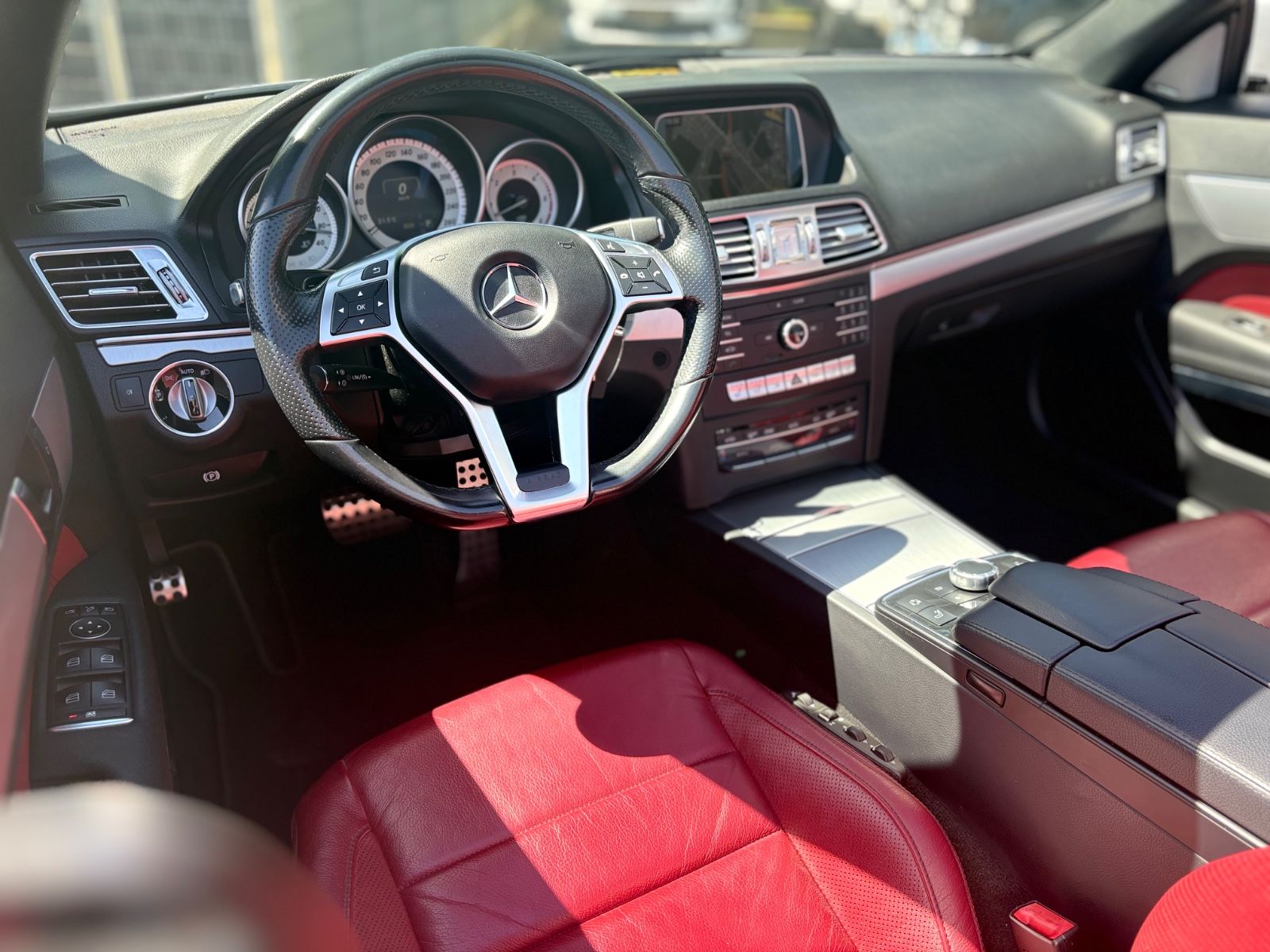 Fahrzeugabbildung Mercedes-Benz E 350 CABRIO BLUETEC / D *AMG-LINE*SHZ*NAVI*