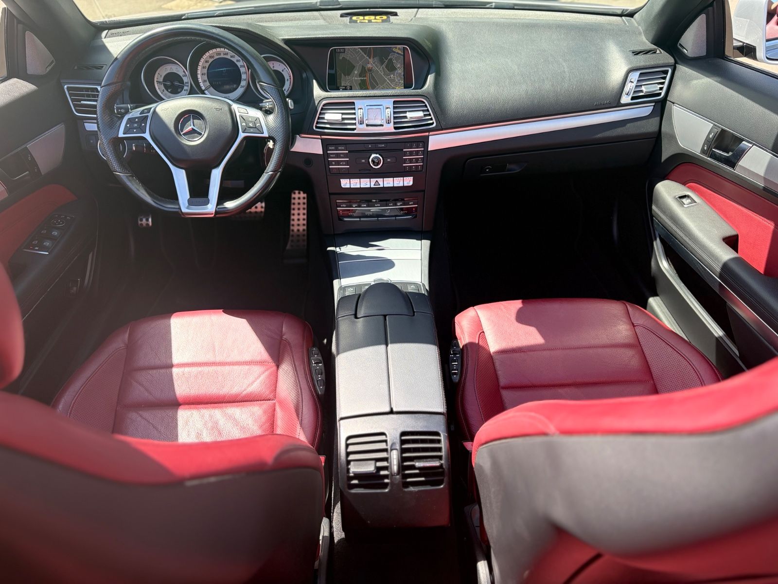 Fahrzeugabbildung Mercedes-Benz E 350 CABRIO BLUETEC / D *AMG-LINE*SHZ*NAVI*