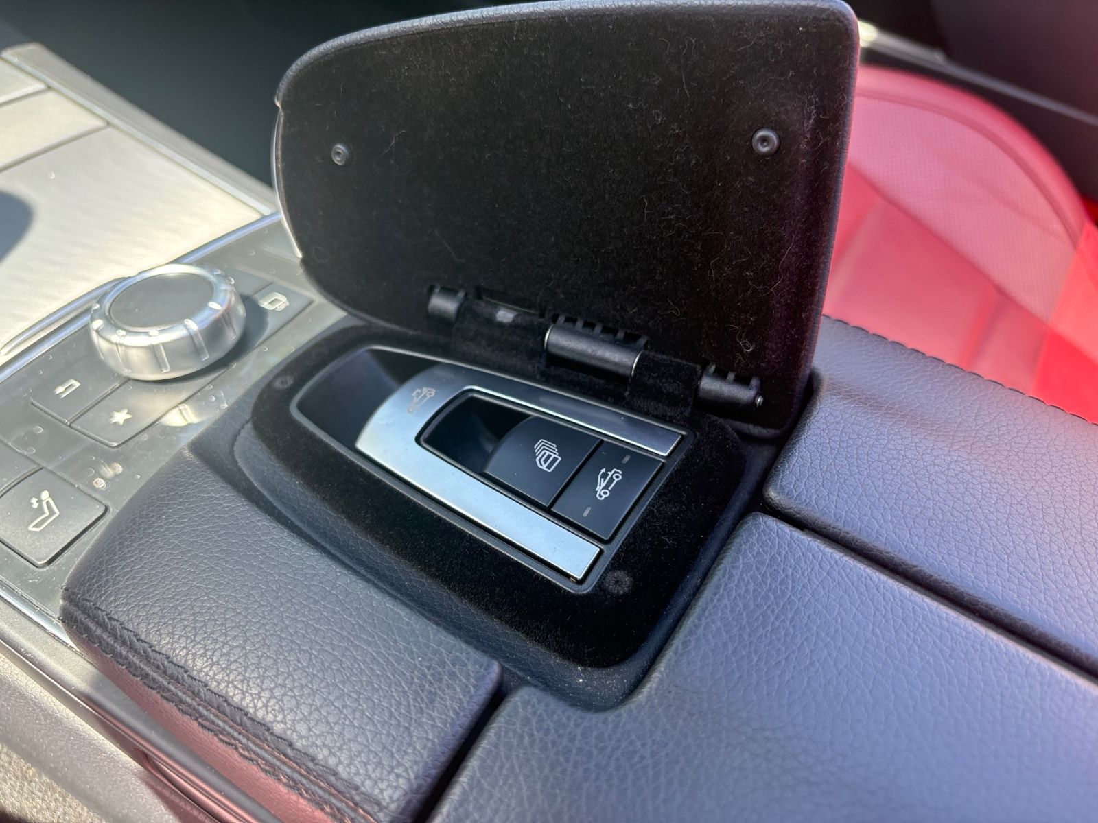 Fahrzeugabbildung Mercedes-Benz E 350 CABRIO BLUETEC / D *AMG-LINE*SHZ*NAVI*