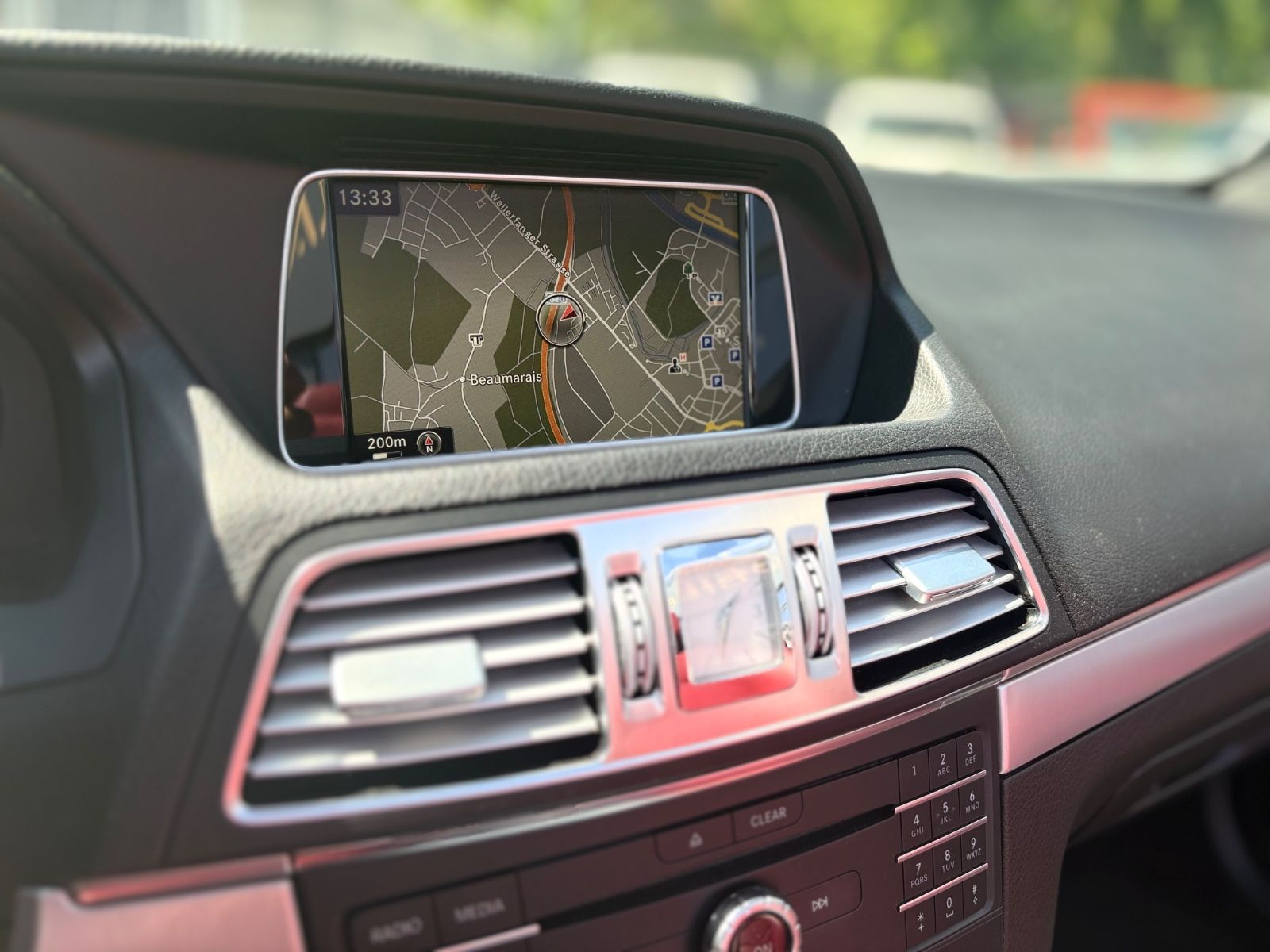 Fahrzeugabbildung Mercedes-Benz E 350 CABRIO BLUETEC / D *AMG-LINE*SHZ*NAVI*