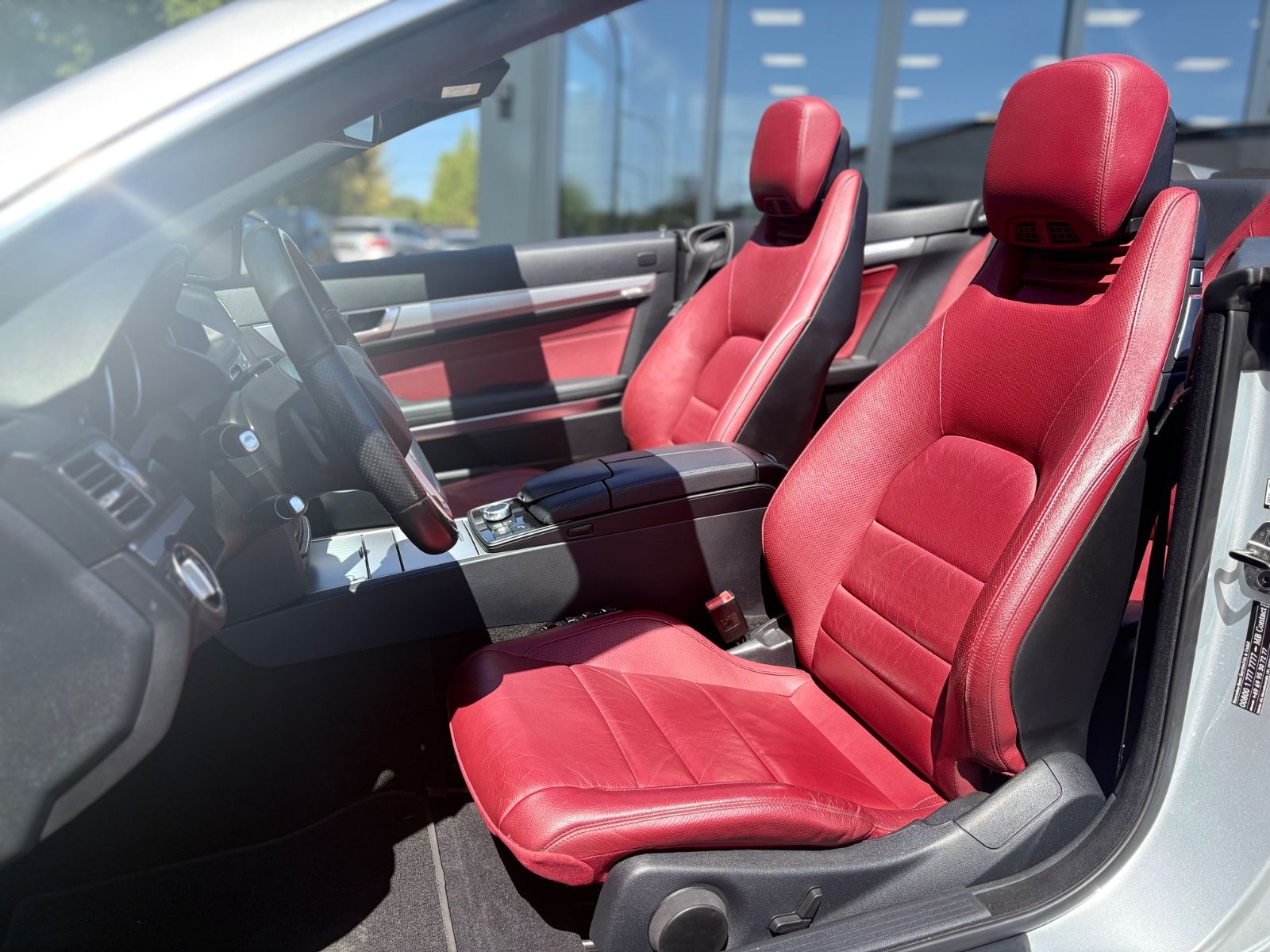 Fahrzeugabbildung Mercedes-Benz E 350 CABRIO BLUETEC / D *AMG-LINE*SHZ*NAVI*