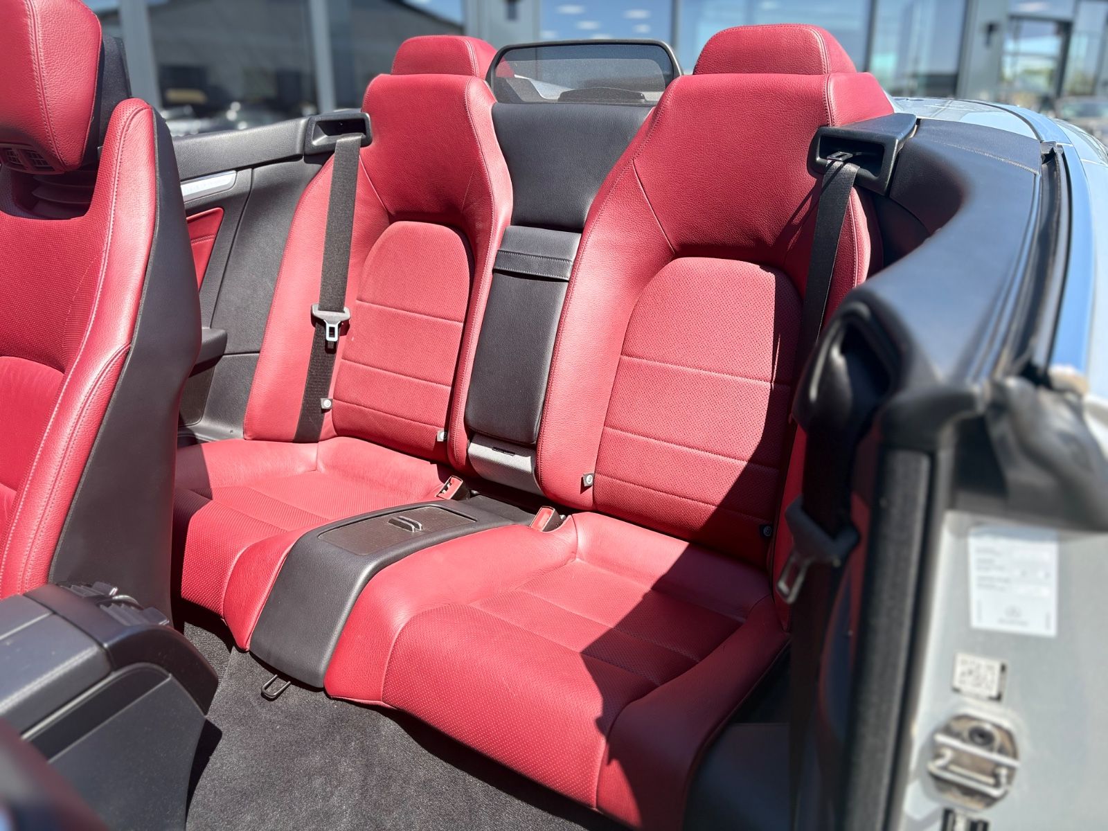 Fahrzeugabbildung Mercedes-Benz E 350 CABRIO BLUETEC / D *AMG-LINE*SHZ*NAVI*