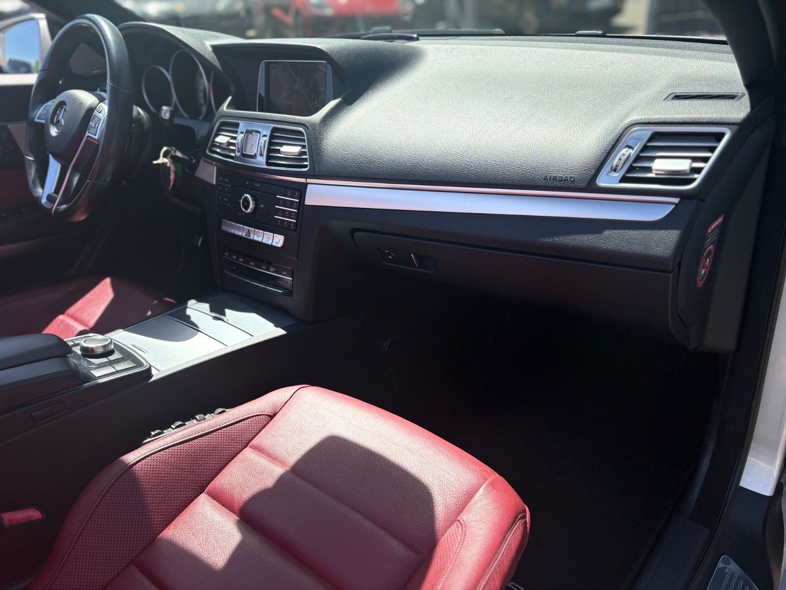 Fahrzeugabbildung Mercedes-Benz E 350 CABRIO BLUETEC / D *AMG-LINE*SHZ*NAVI*