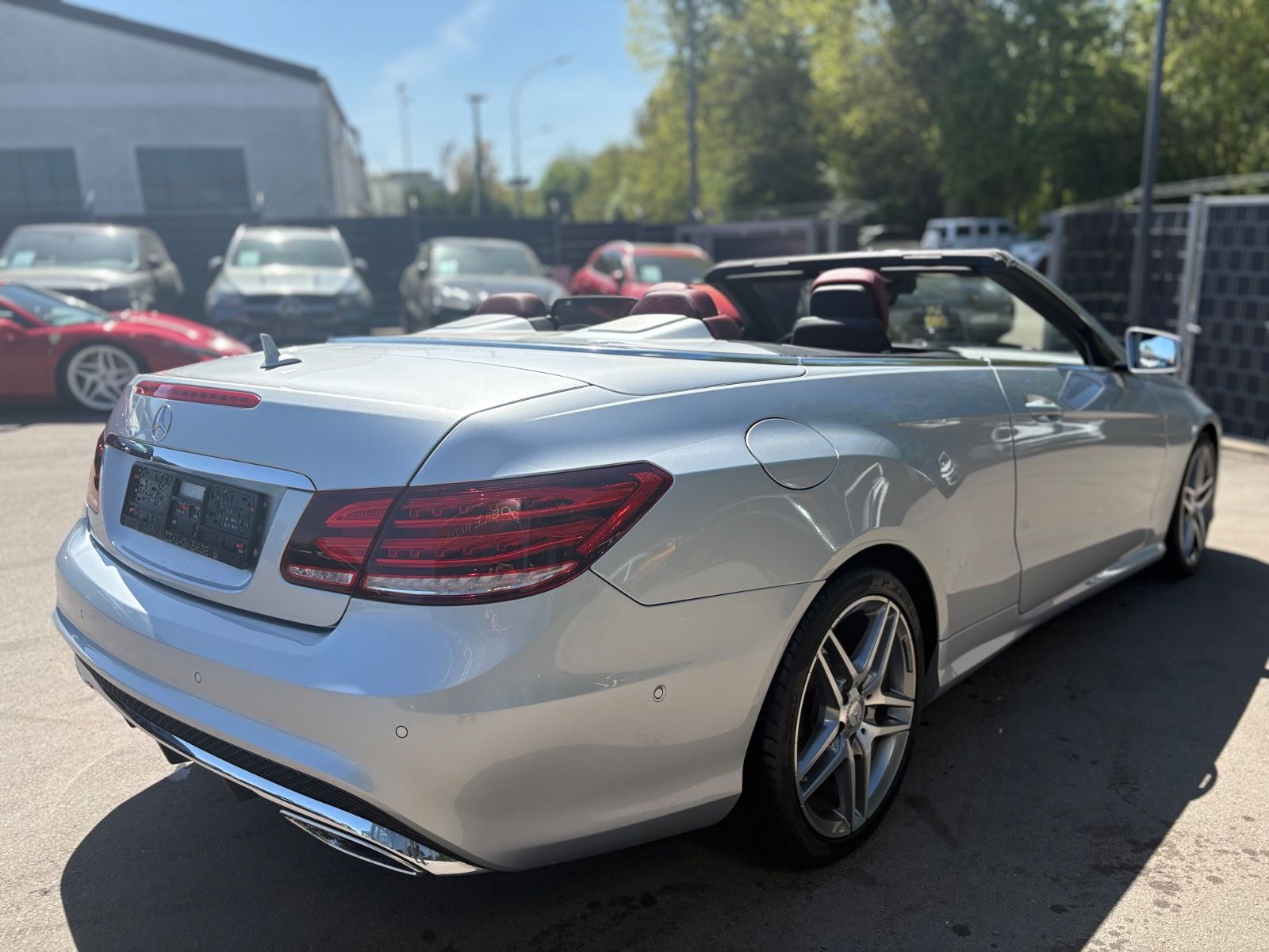 Fahrzeugabbildung Mercedes-Benz E 350 CABRIO BLUETEC / D *AMG-LINE*SHZ*NAVI*