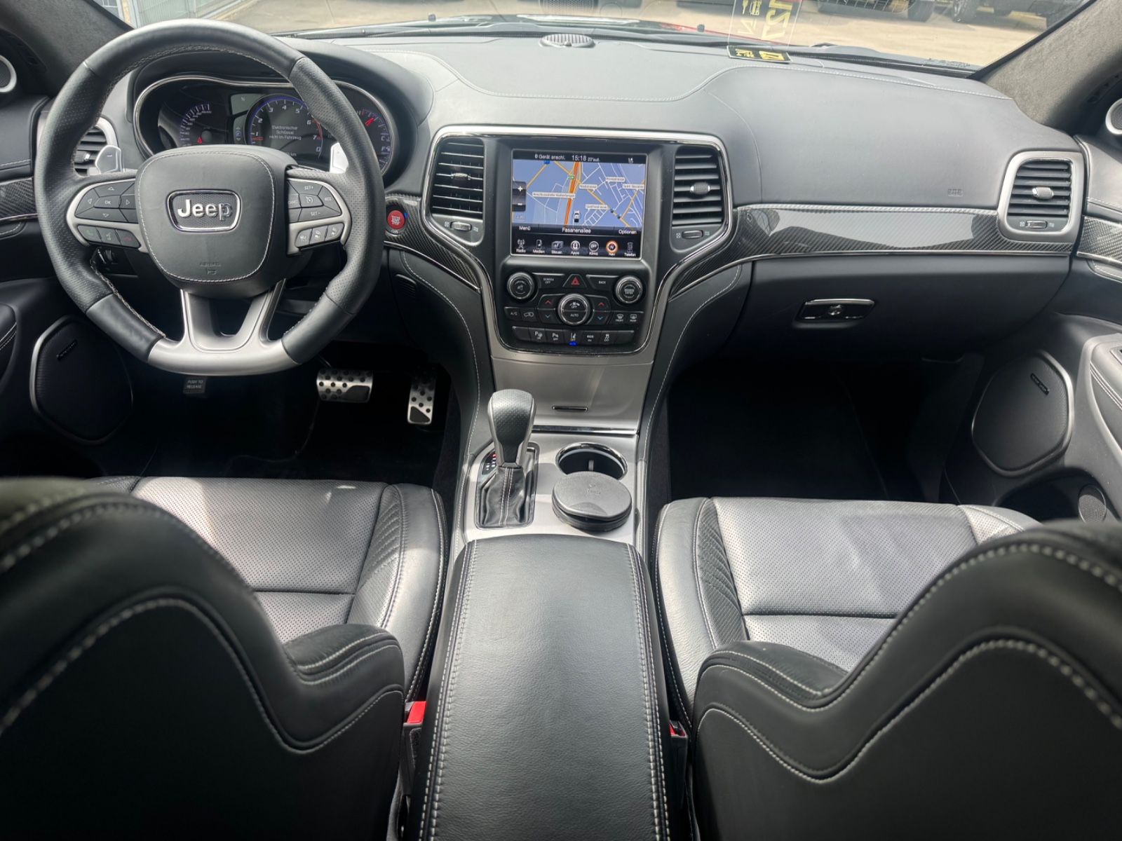 Fahrzeugabbildung Jeep GRAND CHEROKEE 6.4 HEMI SRT*BLACK-PACK*EWG/COC*