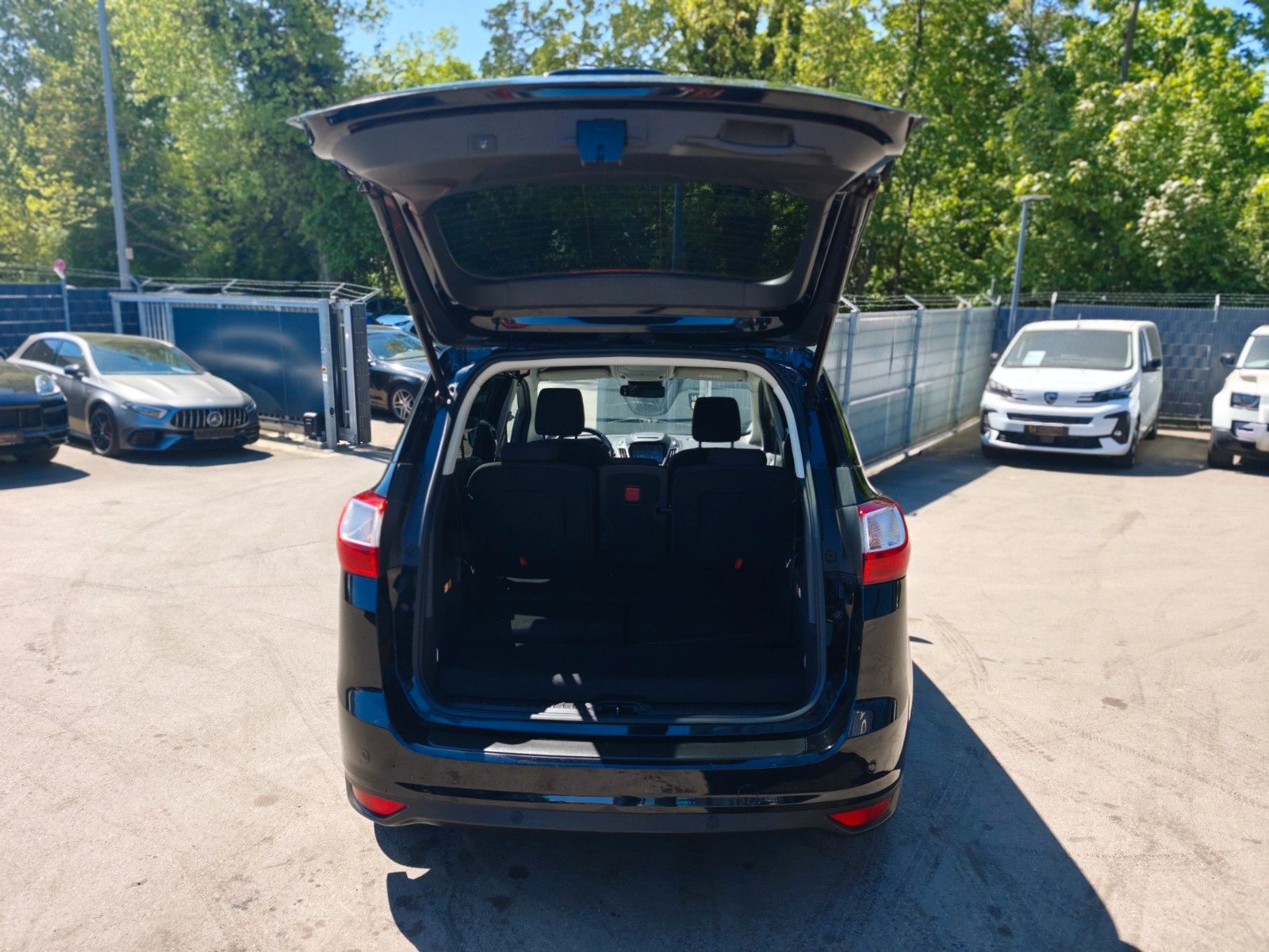 Fahrzeugabbildung Ford GRAND C-MAX TITANIUM *FACELIFT*1.HAND*7 SITZE*
