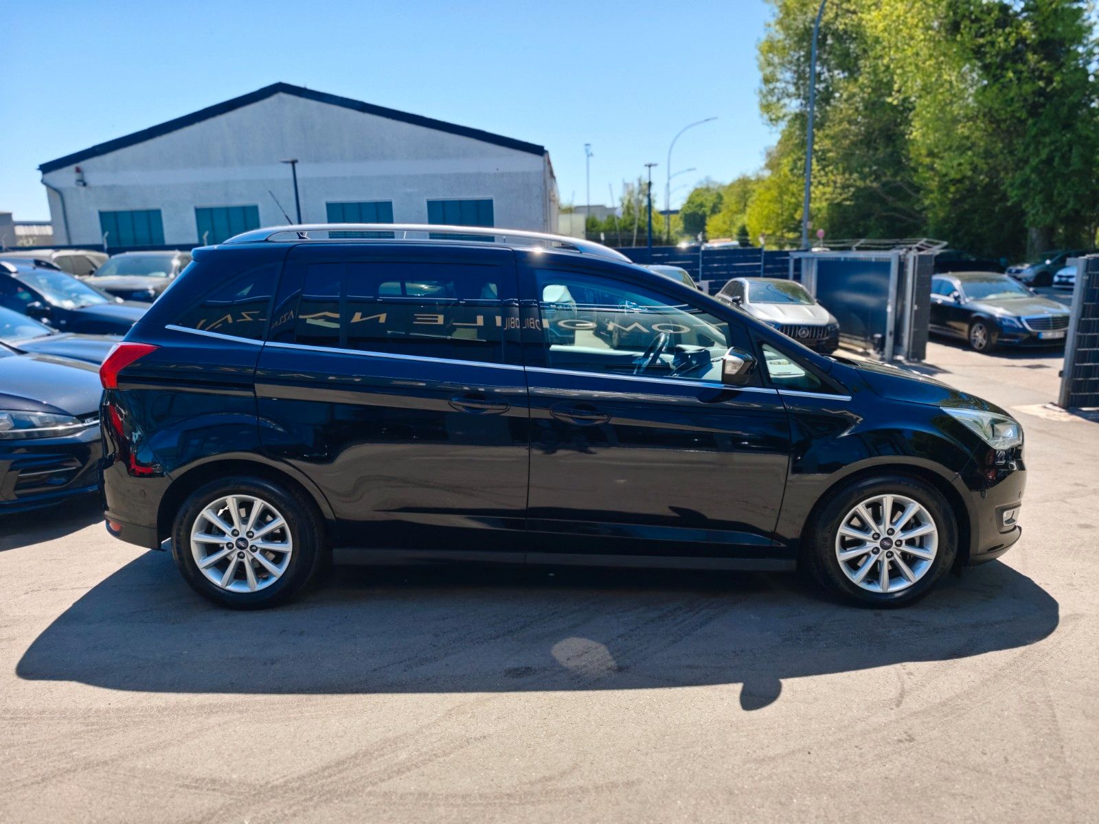 Fahrzeugabbildung Ford GRAND C-MAX TITANIUM *FACELIFT*1.HAND*7 SITZE*