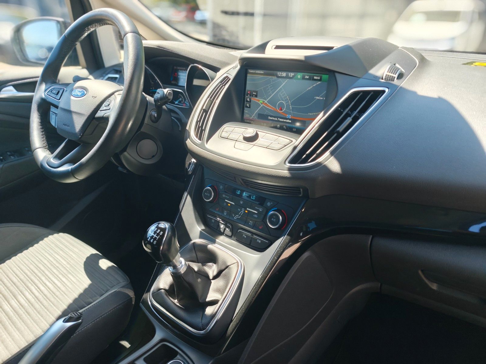 Fahrzeugabbildung Ford GRAND C-MAX TITANIUM *FACELIFT*1.HAND*7 SITZE*