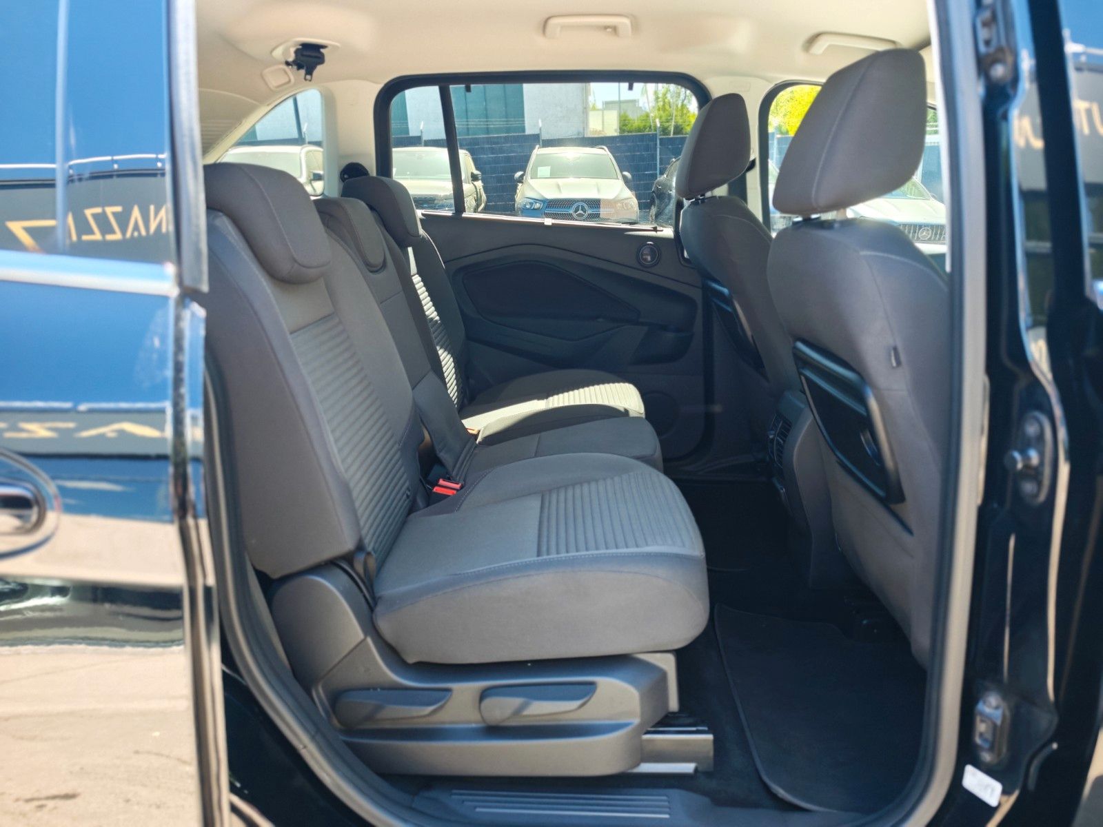Fahrzeugabbildung Ford GRAND C-MAX TITANIUM *FACELIFT*1.HAND*7 SITZE*