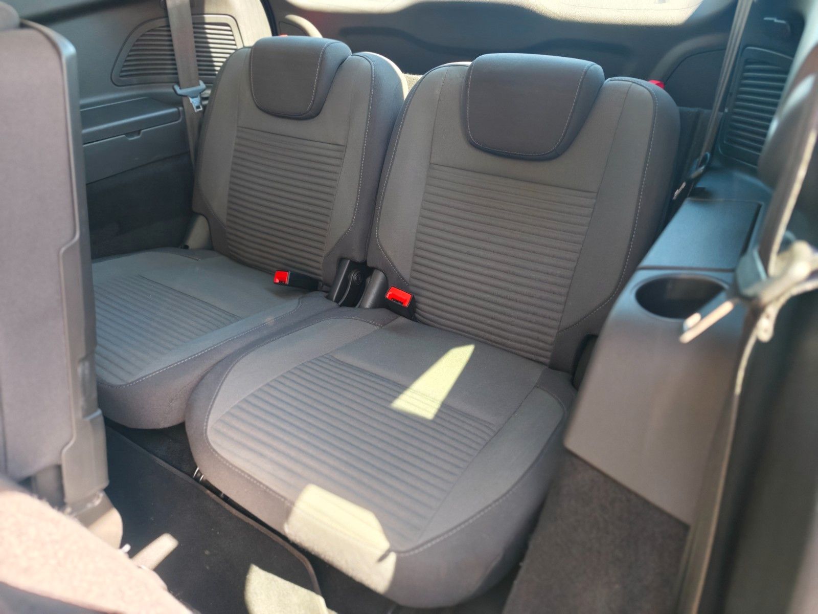 Fahrzeugabbildung Ford GRAND C-MAX TITANIUM *FACELIFT*1.HAND*7 SITZE*