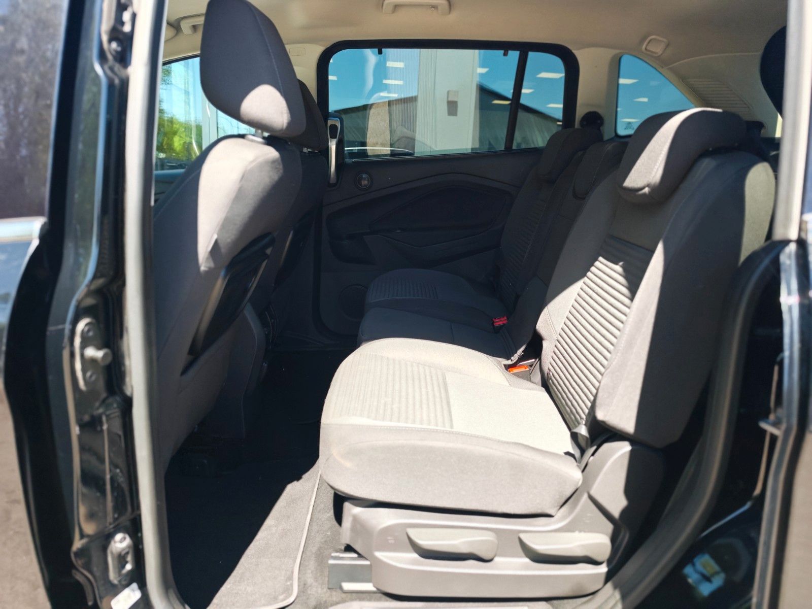 Fahrzeugabbildung Ford GRAND C-MAX TITANIUM *FACELIFT*1.HAND*7 SITZE*