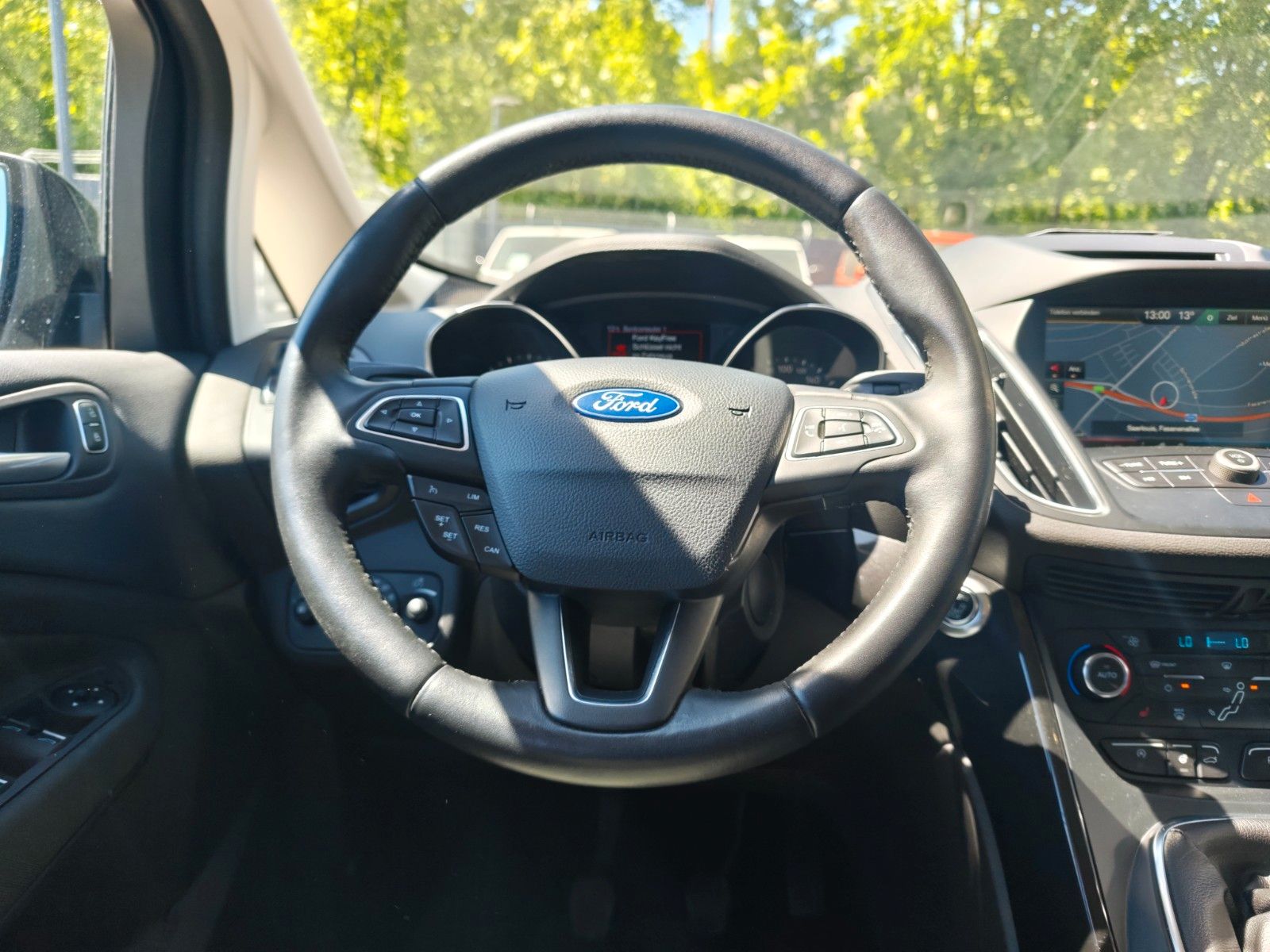 Fahrzeugabbildung Ford GRAND C-MAX TITANIUM *FACELIFT*1.HAND*7 SITZE*