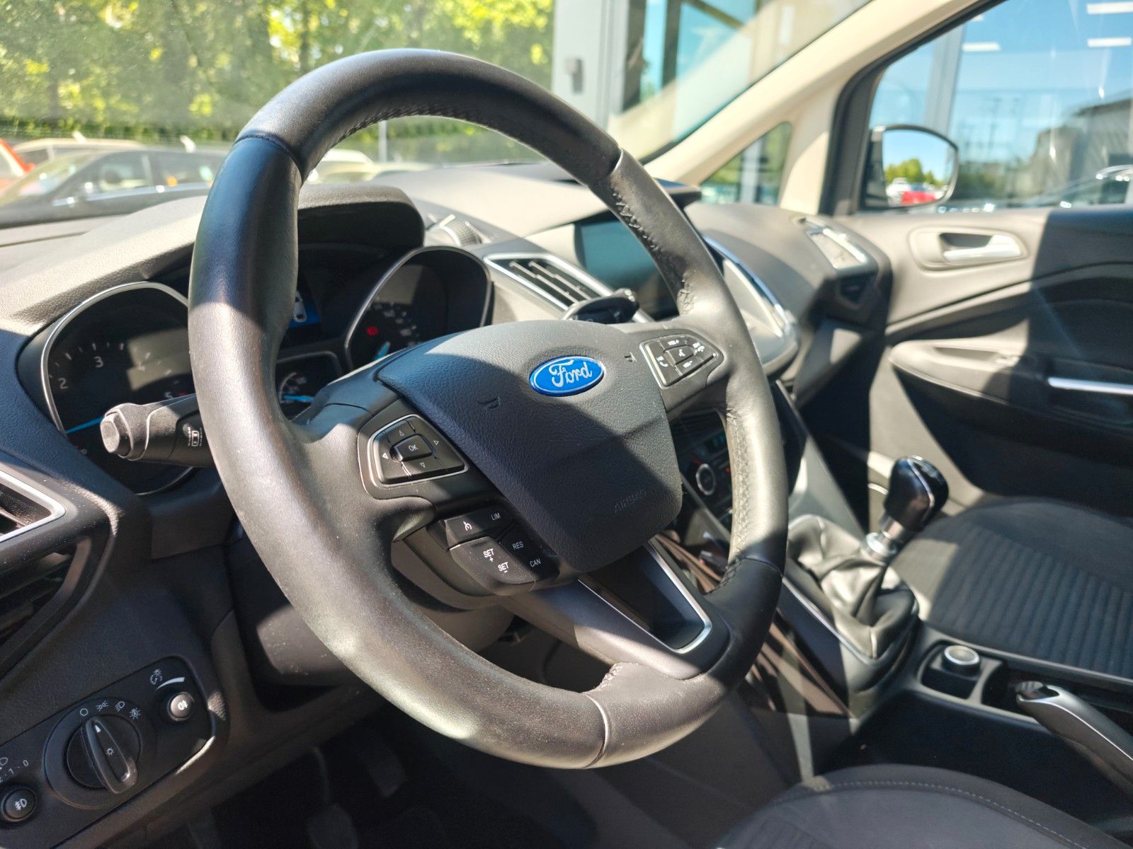 Fahrzeugabbildung Ford GRAND C-MAX TITANIUM *FACELIFT*1.HAND*7 SITZE*
