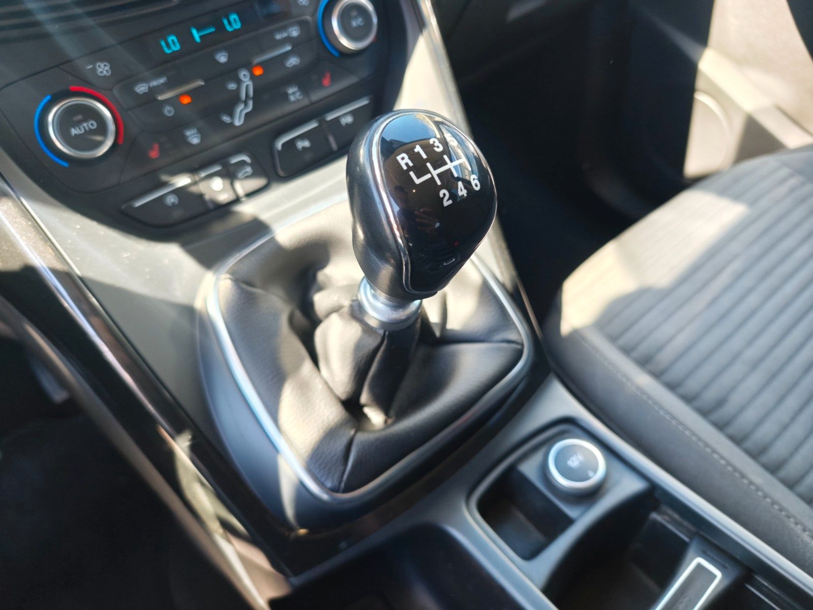 Fahrzeugabbildung Ford GRAND C-MAX TITANIUM *FACELIFT*1.HAND*7 SITZE*
