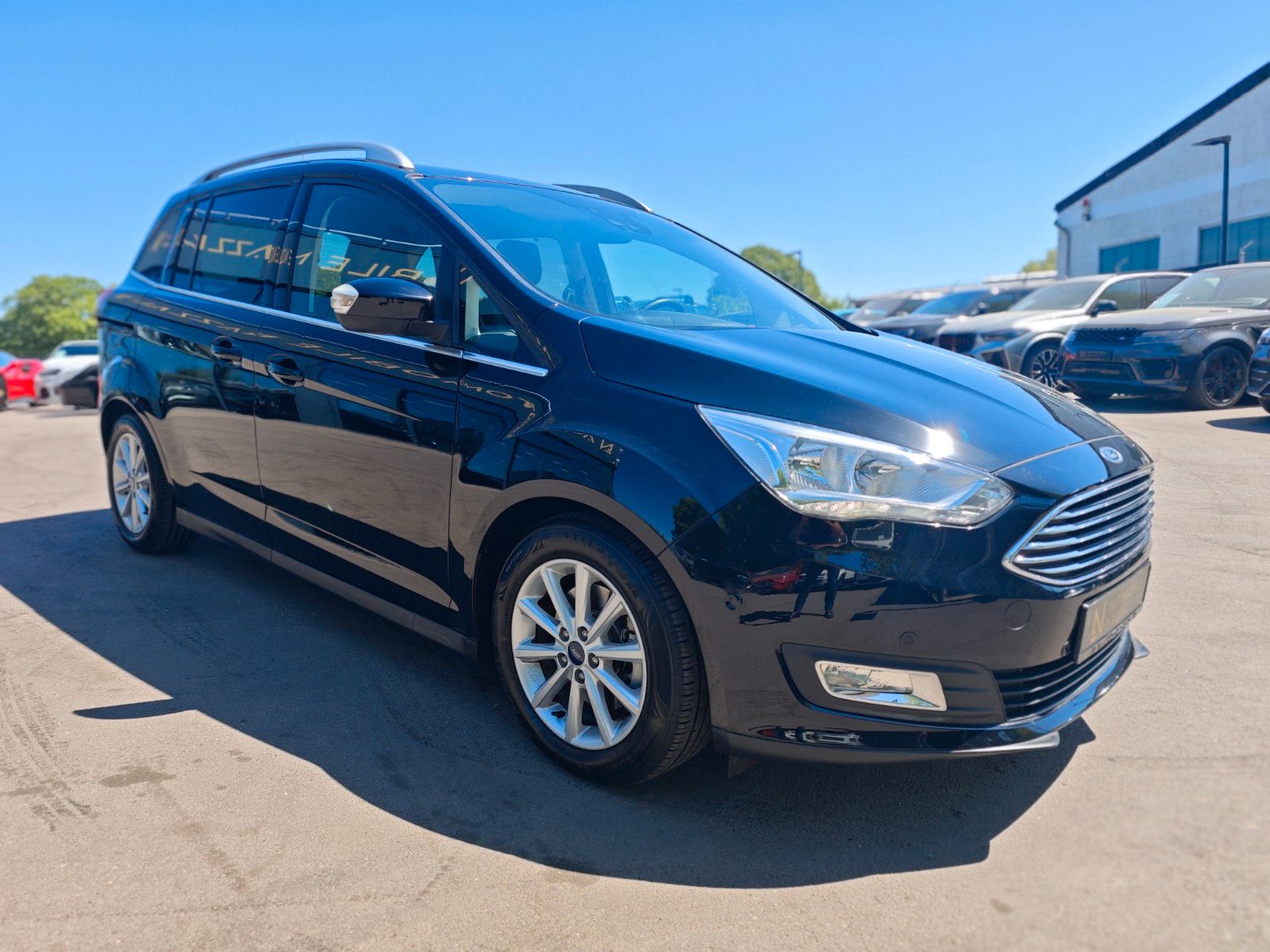 Fahrzeugabbildung Ford GRAND C-MAX TITANIUM *FACELIFT*1.HAND*7 SITZE*