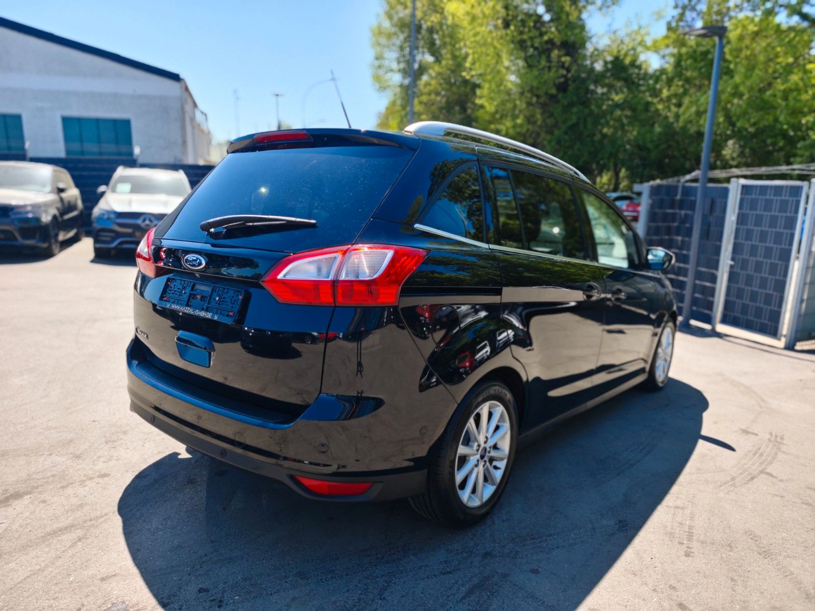 Fahrzeugabbildung Ford GRAND C-MAX TITANIUM *FACELIFT*1.HAND*7 SITZE*