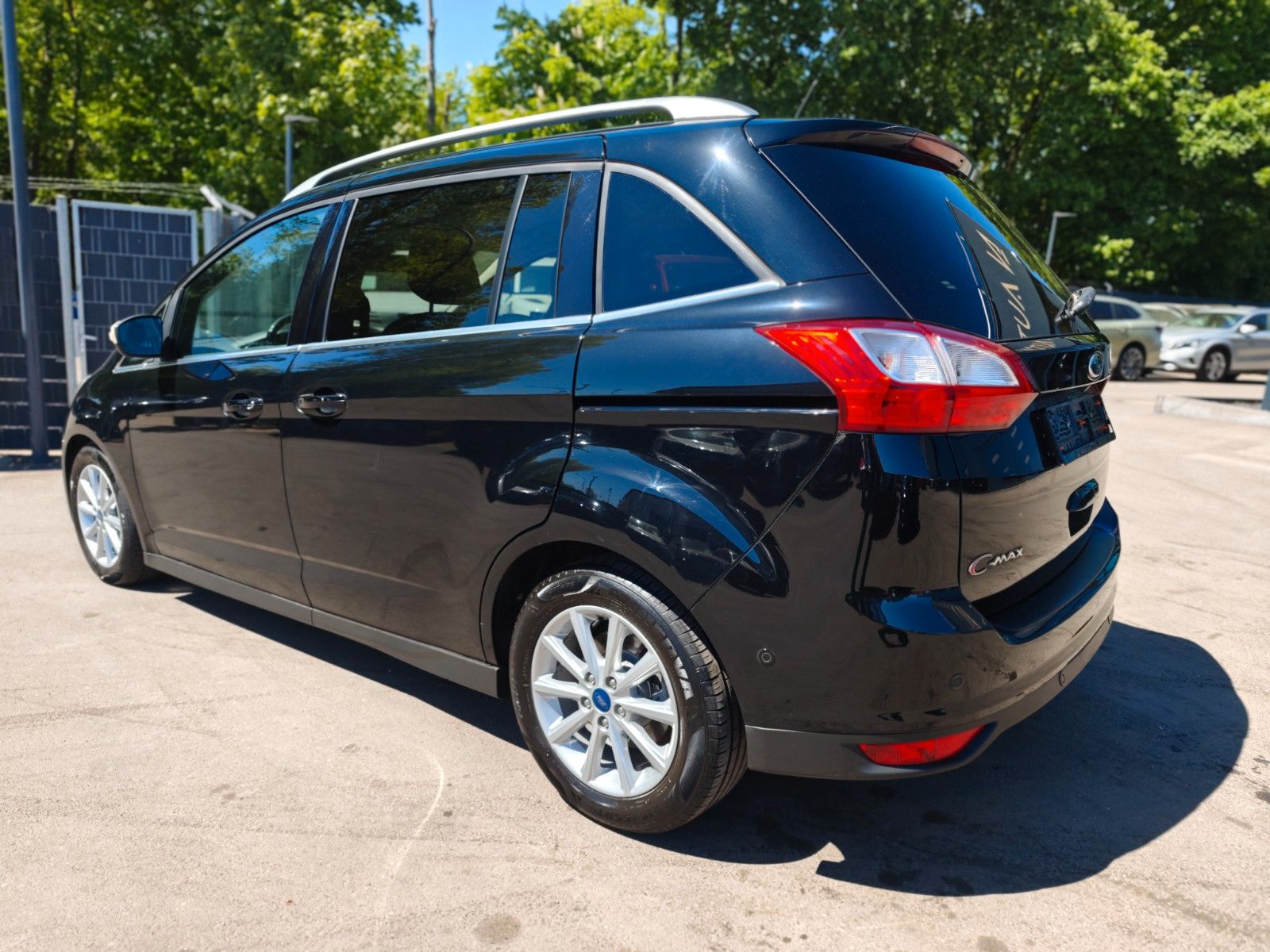 Fahrzeugabbildung Ford GRAND C-MAX TITANIUM *FACELIFT*1.HAND*7 SITZE*