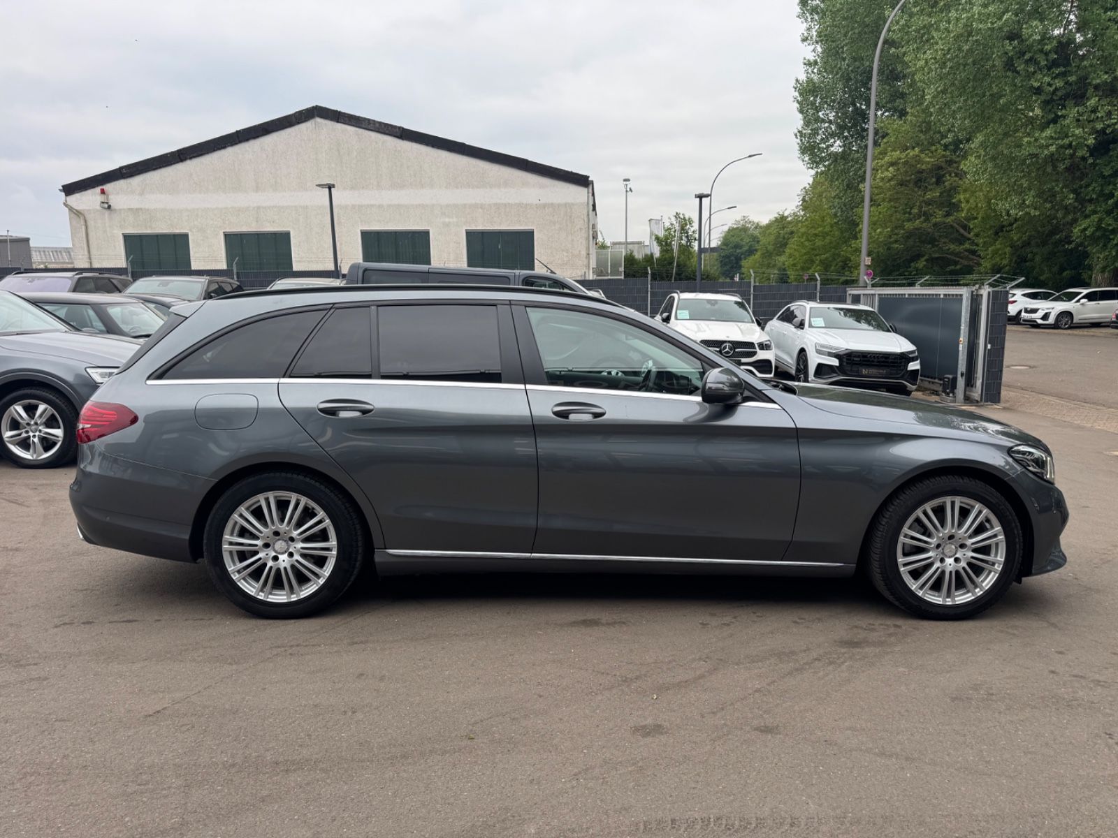Fahrzeugabbildung Mercedes-Benz C 180dT*FACELIFT*VOLL-LED*NAVI*AHK*LEDER*KAMERA*