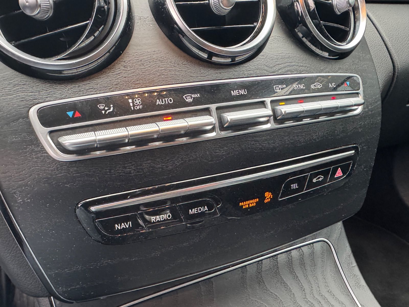 Fahrzeugabbildung Mercedes-Benz C 180dT*FACELIFT*VOLL-LED*NAVI*AHK*LEDER*KAMERA*