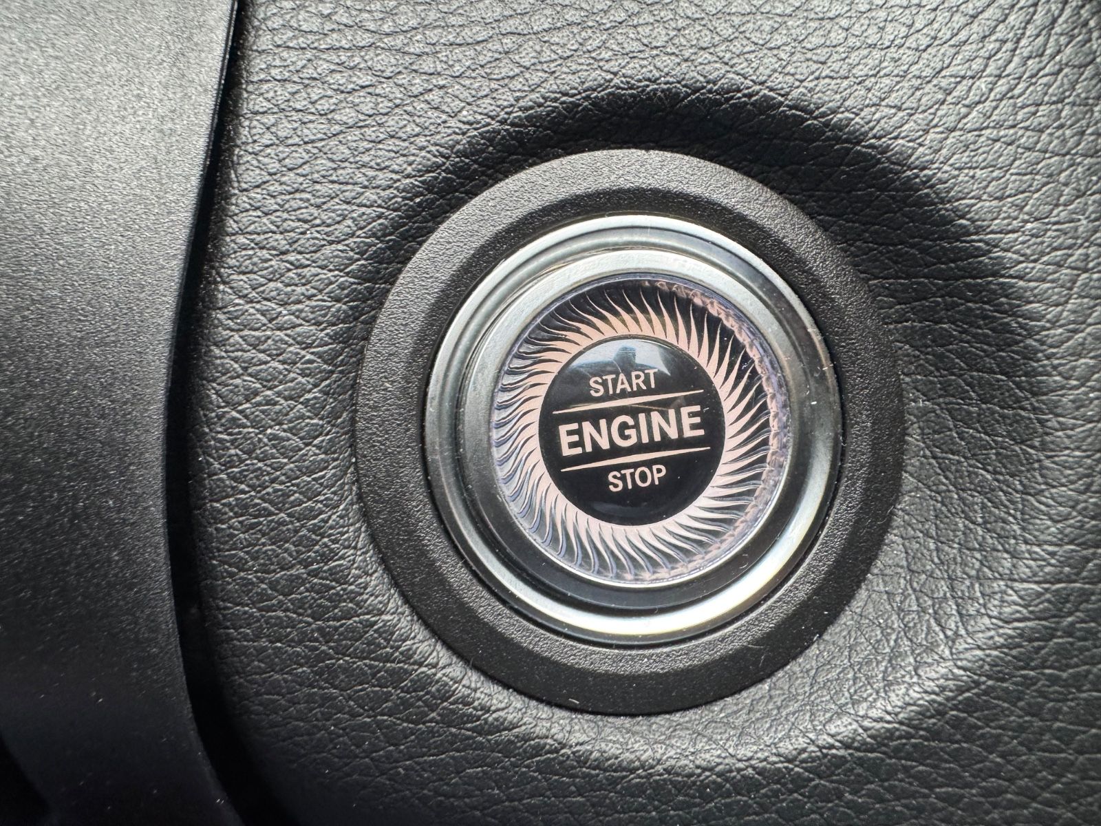 Fahrzeugabbildung Mercedes-Benz C 180dT*FACELIFT*VOLL-LED*NAVI*AHK*LEDER*KAMERA*