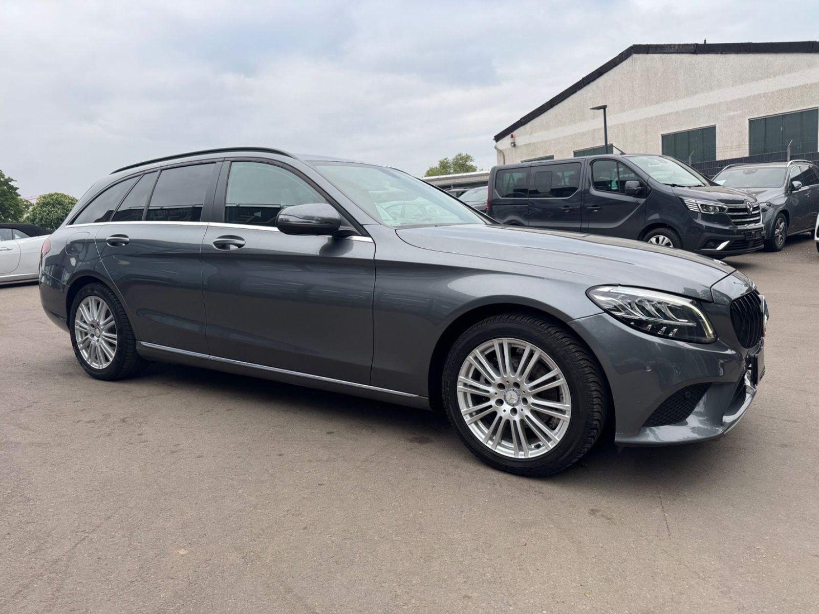 Fahrzeugabbildung Mercedes-Benz C 180dT*FACELIFT*VOLL-LED*NAVI*AHK*LEDER*KAMERA*