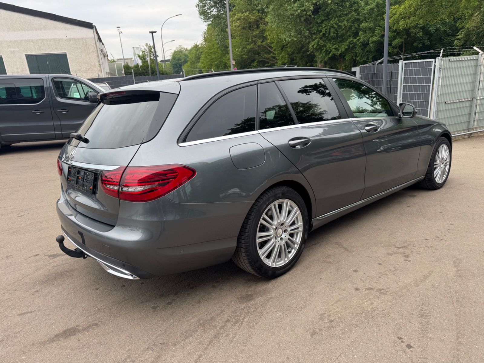 Fahrzeugabbildung Mercedes-Benz C 180dT*FACELIFT*VOLL-LED*NAVI*AHK*LEDER*KAMERA*