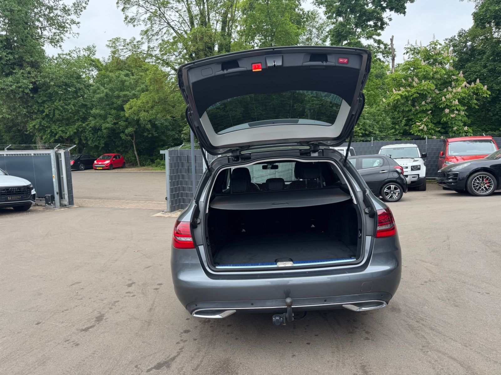 Fahrzeugabbildung Mercedes-Benz C 180dT*FACELIFT*VOLL-LED*NAVI*AHK*LEDER*KAMERA*