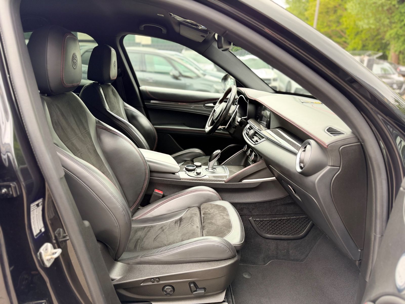 Fahrzeugabbildung Alfa Romeo STELVIO QUADRIFOGLIO Q4 *CARBON*H&K*KAMERA*TOP*