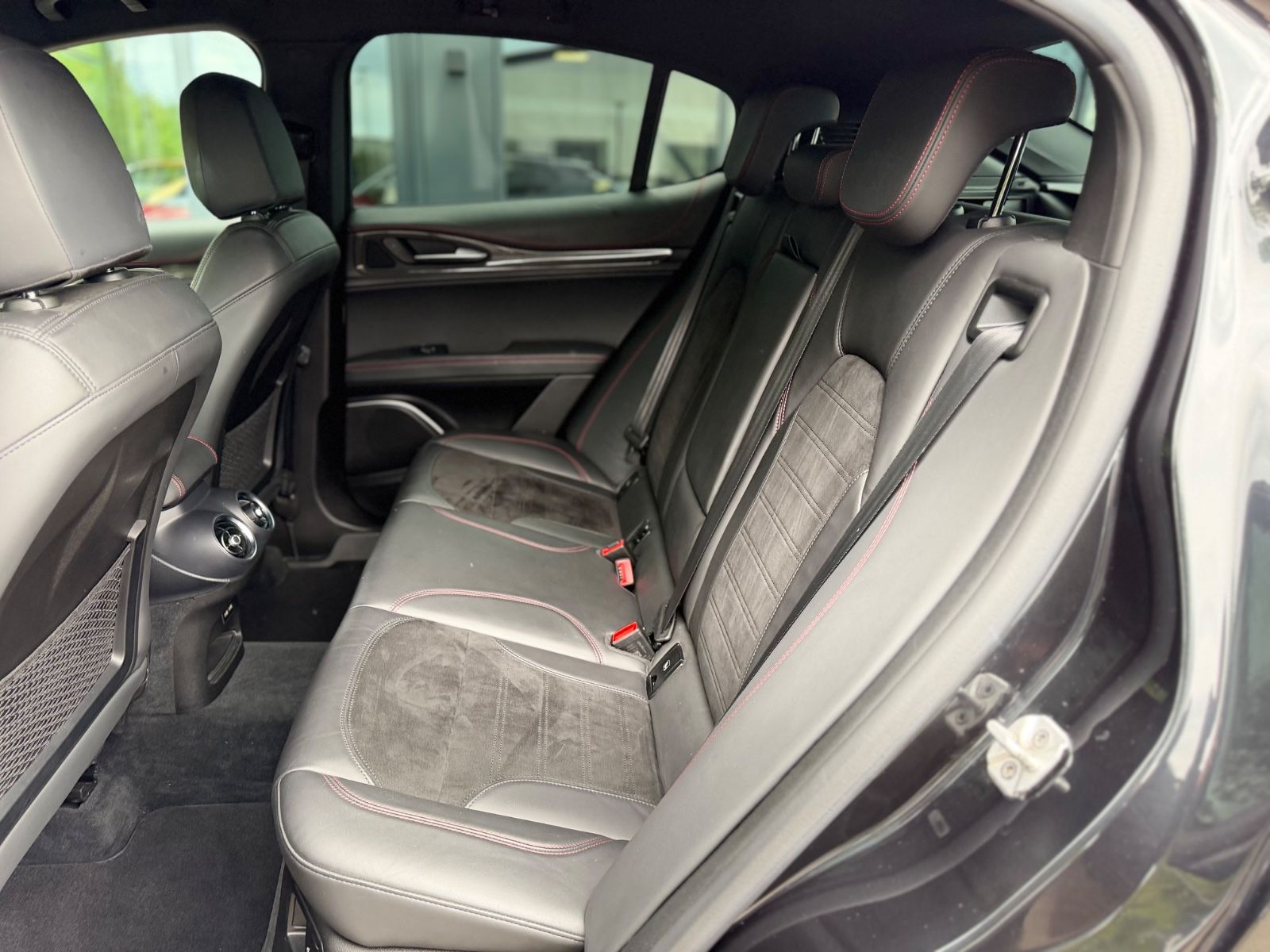 Fahrzeugabbildung Alfa Romeo STELVIO QUADRIFOGLIO Q4 *CARBON*H&K*KAMERA*TOP*