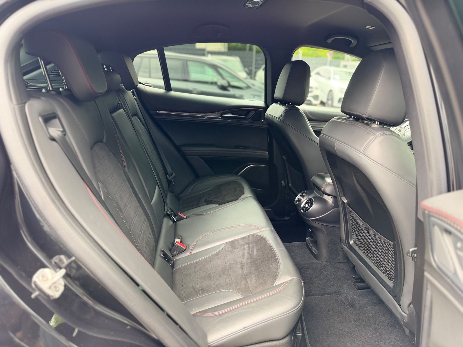 Fahrzeugabbildung Alfa Romeo STELVIO QUADRIFOGLIO Q4 *CARBON*H&K*KAMERA*TOP*
