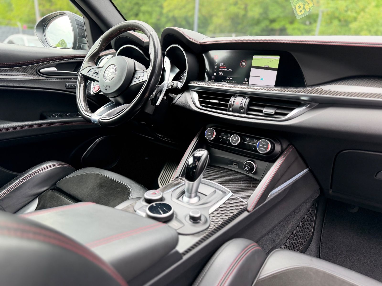 Fahrzeugabbildung Alfa Romeo STELVIO QUADRIFOGLIO Q4 *CARBON*H&K*KAMERA*TOP*