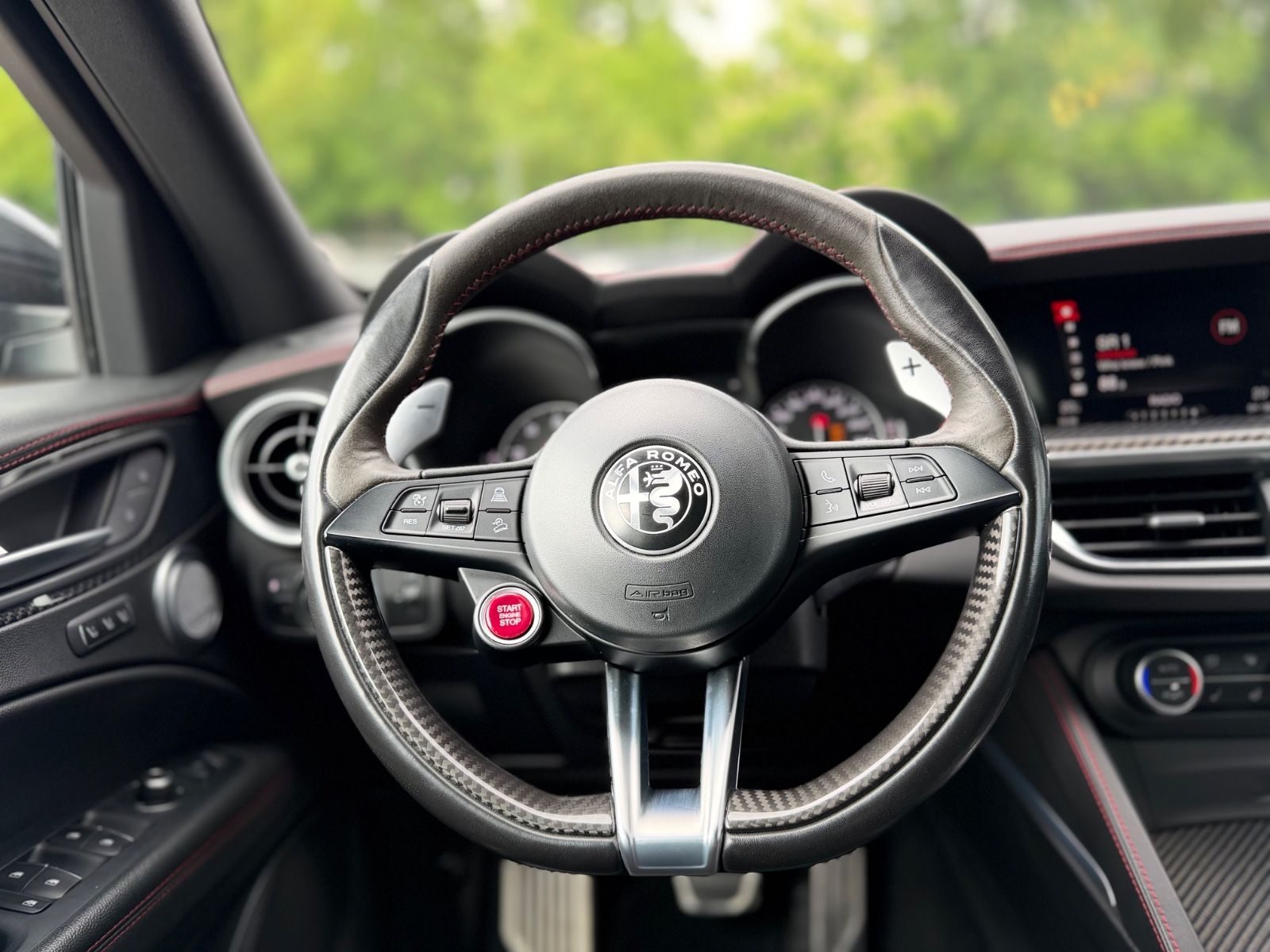 Fahrzeugabbildung Alfa Romeo STELVIO QUADRIFOGLIO Q4 *CARBON*H&K*KAMERA*TOP*