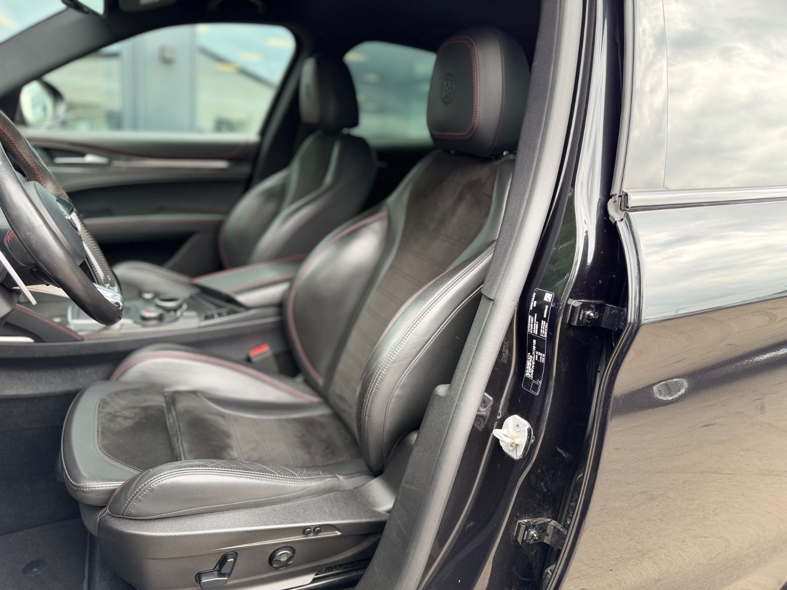 Fahrzeugabbildung Alfa Romeo STELVIO QUADRIFOGLIO Q4 *CARBON*H&K*KAMERA*TOP*