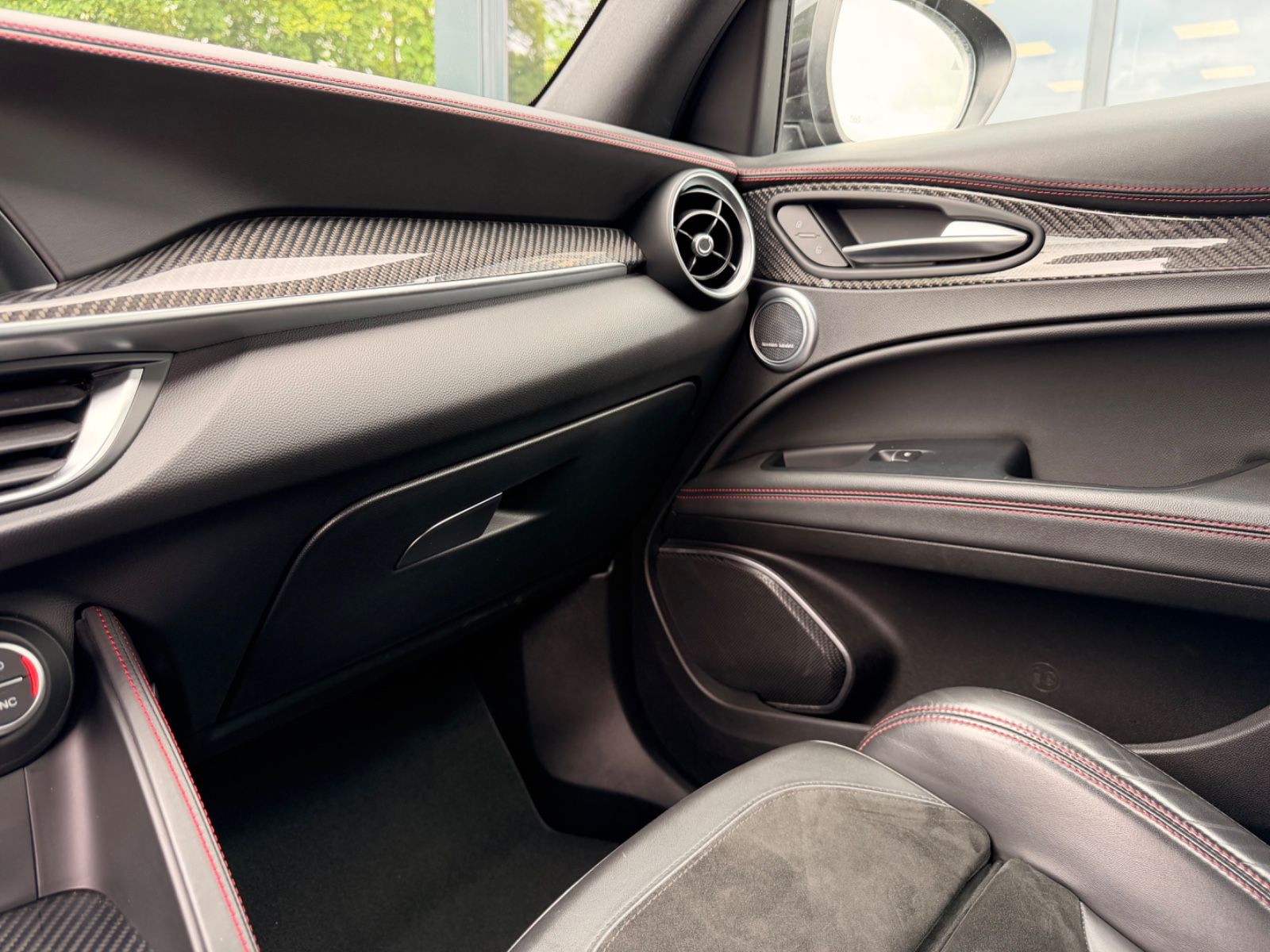 Fahrzeugabbildung Alfa Romeo STELVIO QUADRIFOGLIO Q4 *CARBON*H&K*KAMERA*TOP*