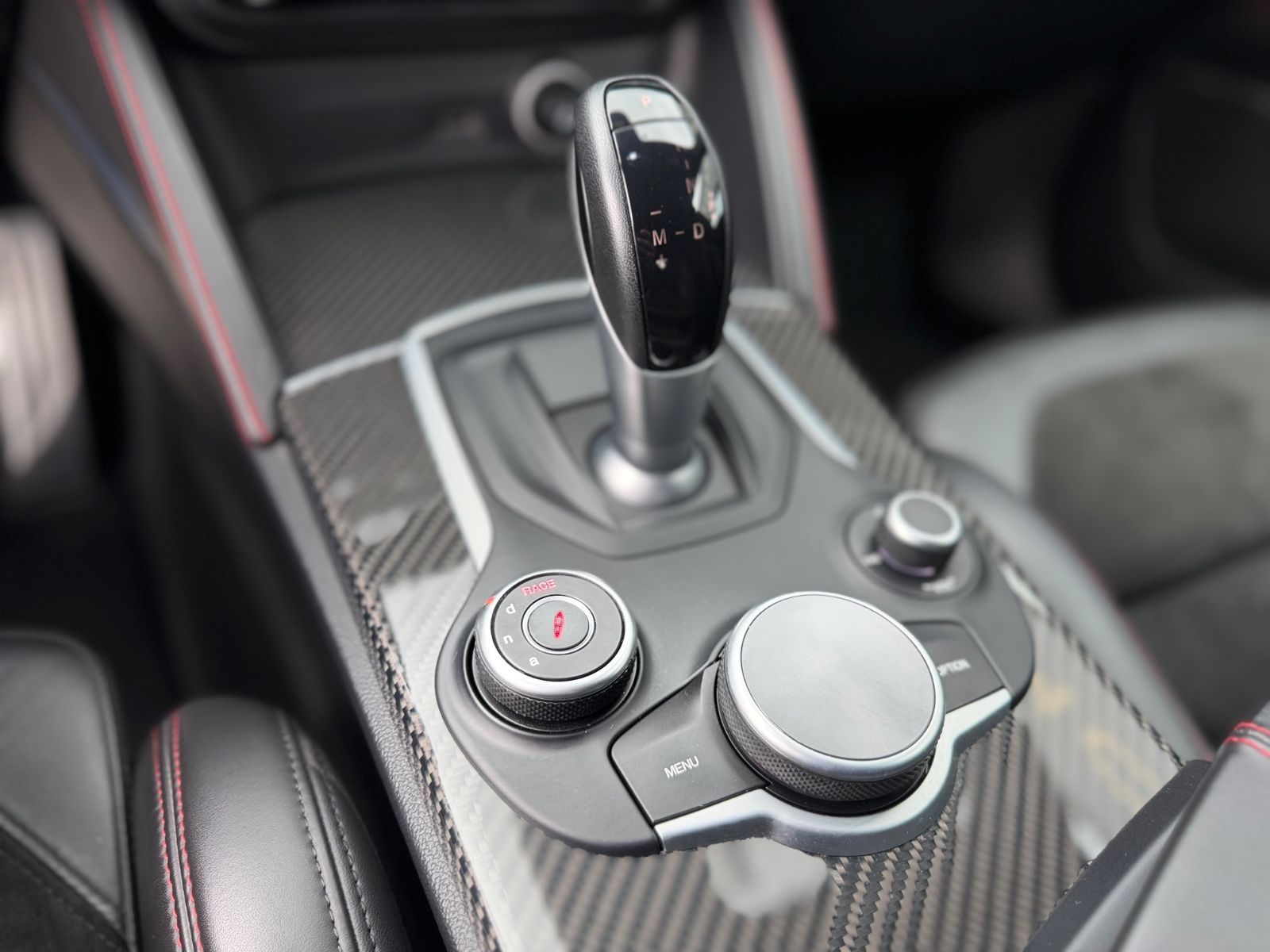 Fahrzeugabbildung Alfa Romeo STELVIO QUADRIFOGLIO Q4 *CARBON*H&K*KAMERA*TOP*